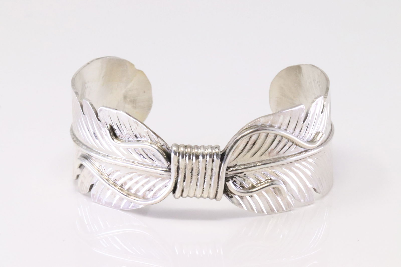 Native America Navajo Sterling Silver Feather Bracelet Cuff By Aaron Davis. (1 of 4)