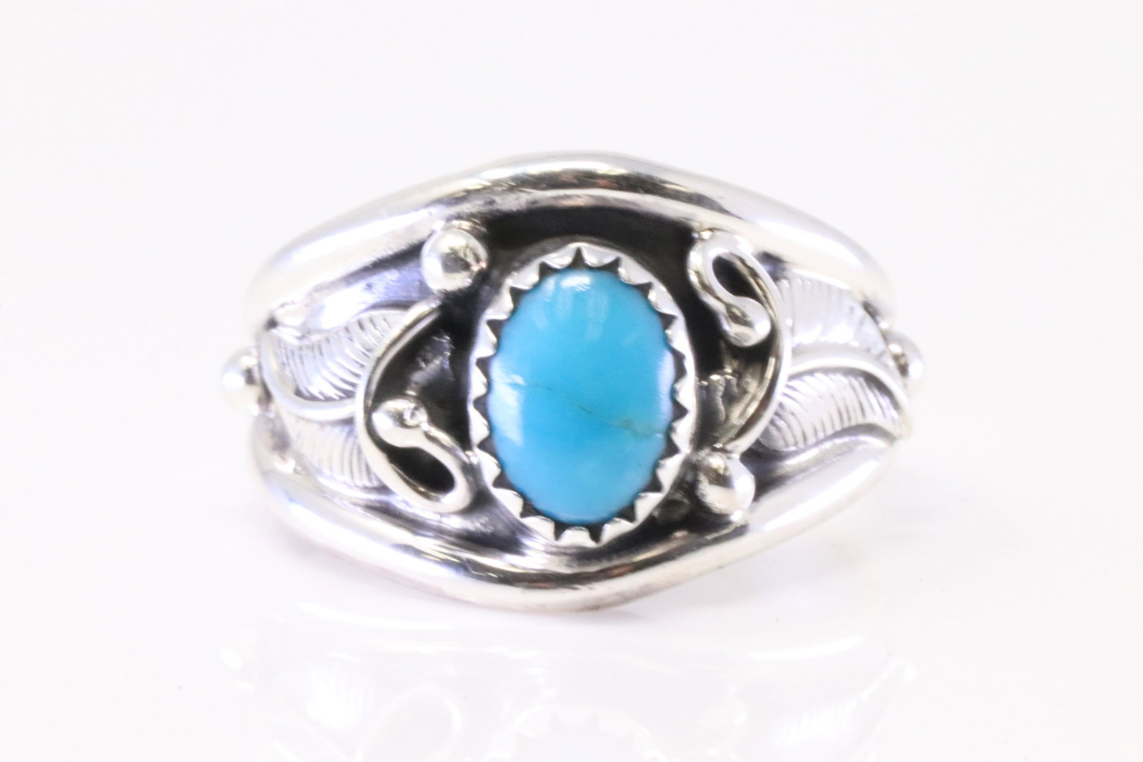 Native America Navajo Sterling Silver Turquoise Ring By Harris Largo.: This is a Native America Navajo Sterling Silver Turquoise Ring By Harris Largo. Ring size: 6.50.