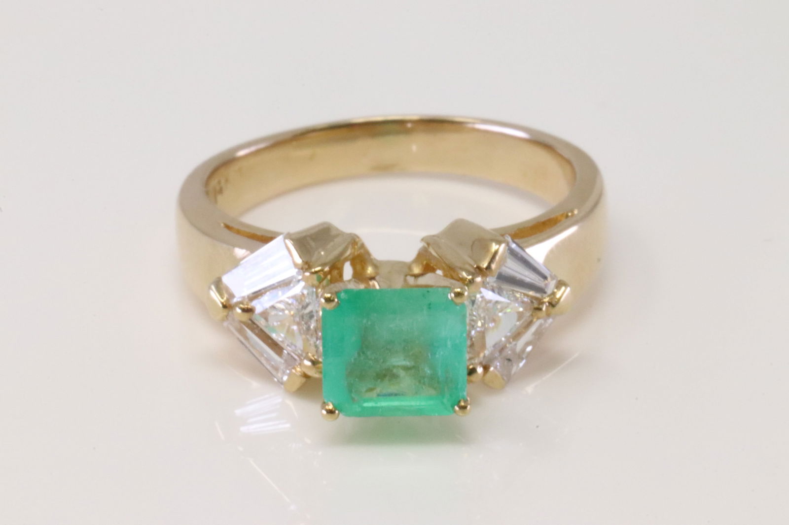 14Kt Yellow Gold Emerald / Diamond Ring. (1 of 4)