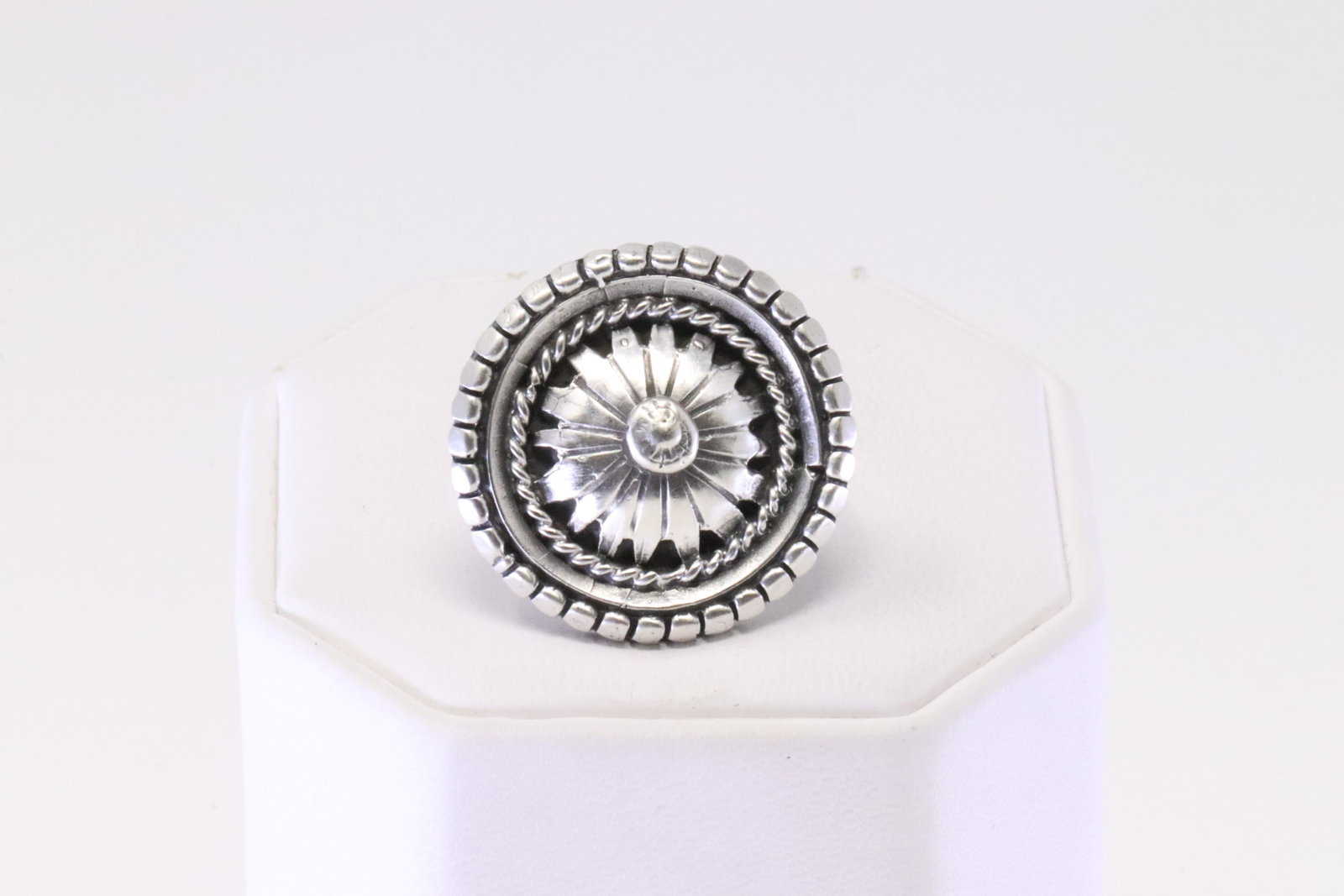 Native American Navajo Sterling Silver Solid Ring By Paige Gordon.: This is a Native American Navajo Sterling Silver Solid Ring By Paige Gordon. Ring size: 7.00.