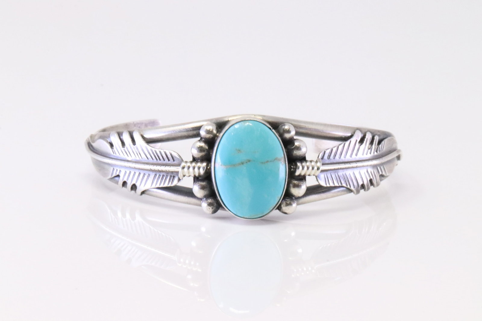 Native America Navajo Sterling Silver Kingman Turquoise Bracelet By Alfred Matinez.: This is a Native America Navajo Sterling Silver Kingman Turquoise Bracelet By Alfred Matinez.