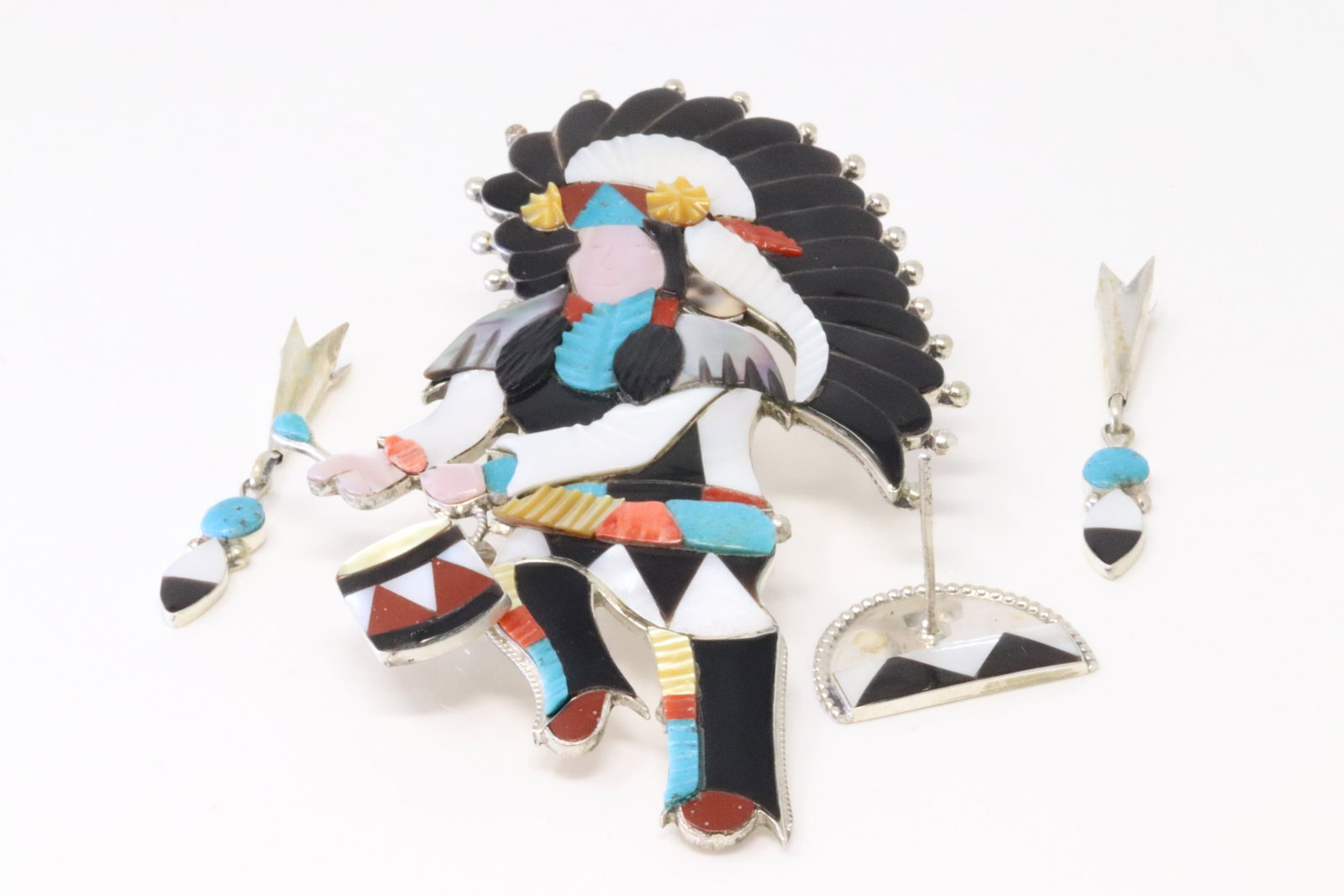 Native America Zuni Sterling Silver Multi-Color Tall Bolo Tie Statue With Stand.: This is a Native America Zuni Sterling Silver Multi-Color Tall Bolo Tie Statue With Stand.