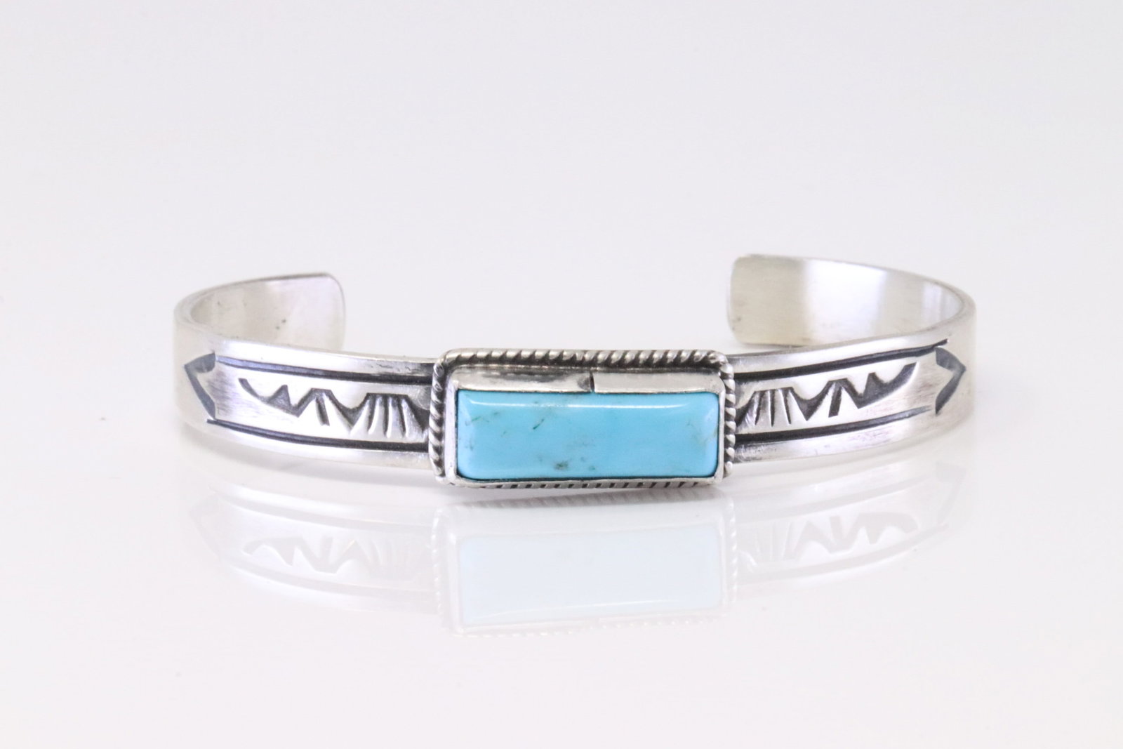 Native America Navajo Sterling Silver Kingman Turquoise Bracelet Cuff Rick Enriquez.: This is a Native America Navajo Sterling Silver Kingman Turquoise Bracelet Cuff Rick Enriquez.