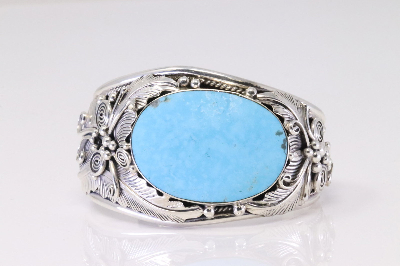 Native America Navajo Sterling Silver Turquoise Bracelet Cuff By Gilbert Smith.: This is a Native America Navajo Sterling Silver Turquoise Bracelet Cuff By Gilbert Smith.