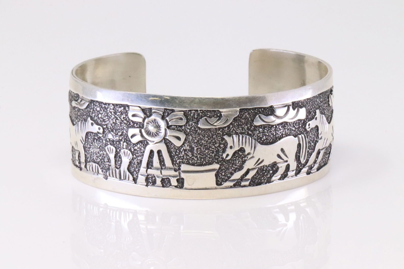 Native America Navajo Sterling Silver Storyteller Bracelet Cuff By B. (1 of 4)