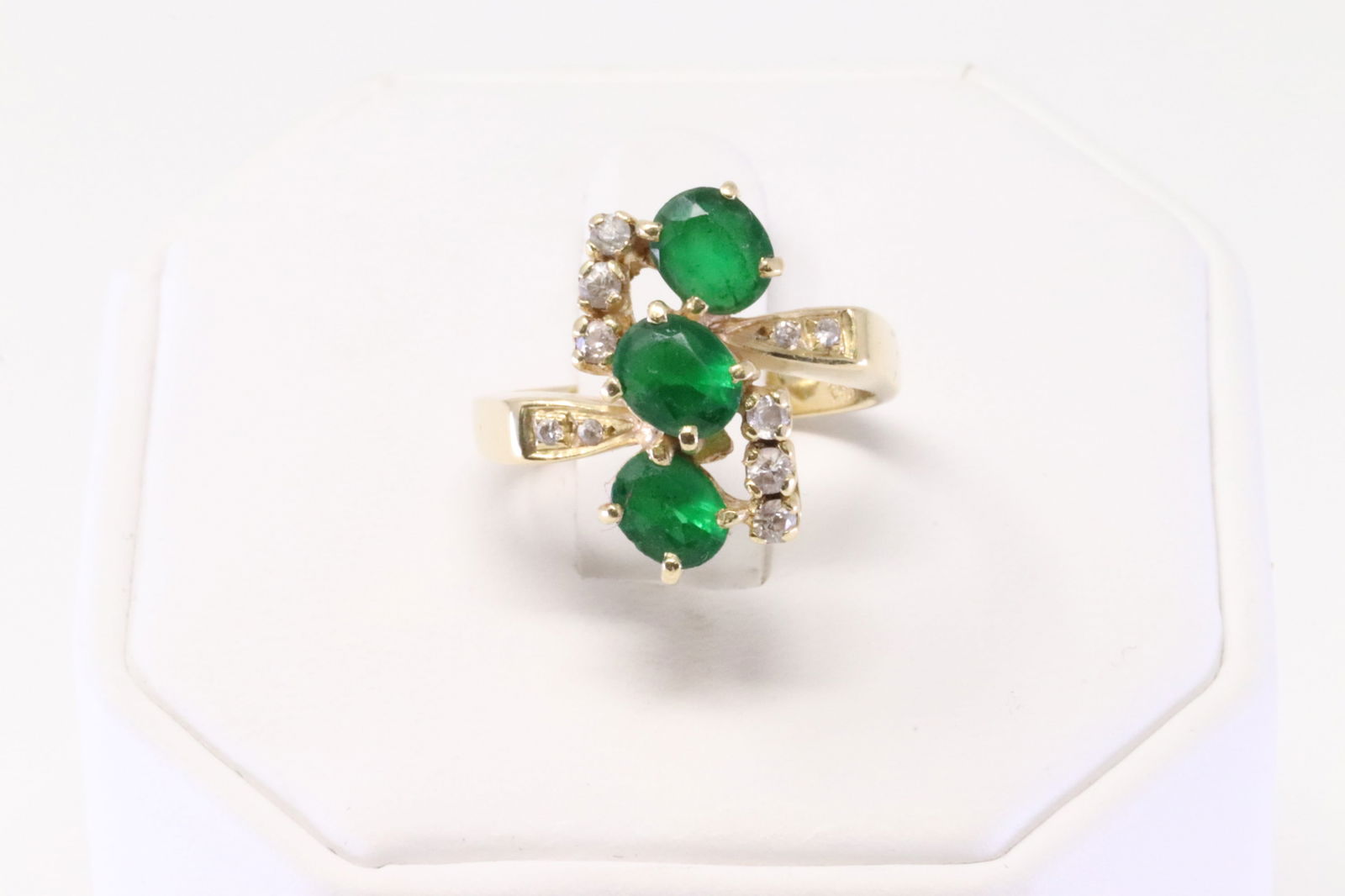 14Kt Yellow Gold Emerald / Diamond Ring. (1 of 3)