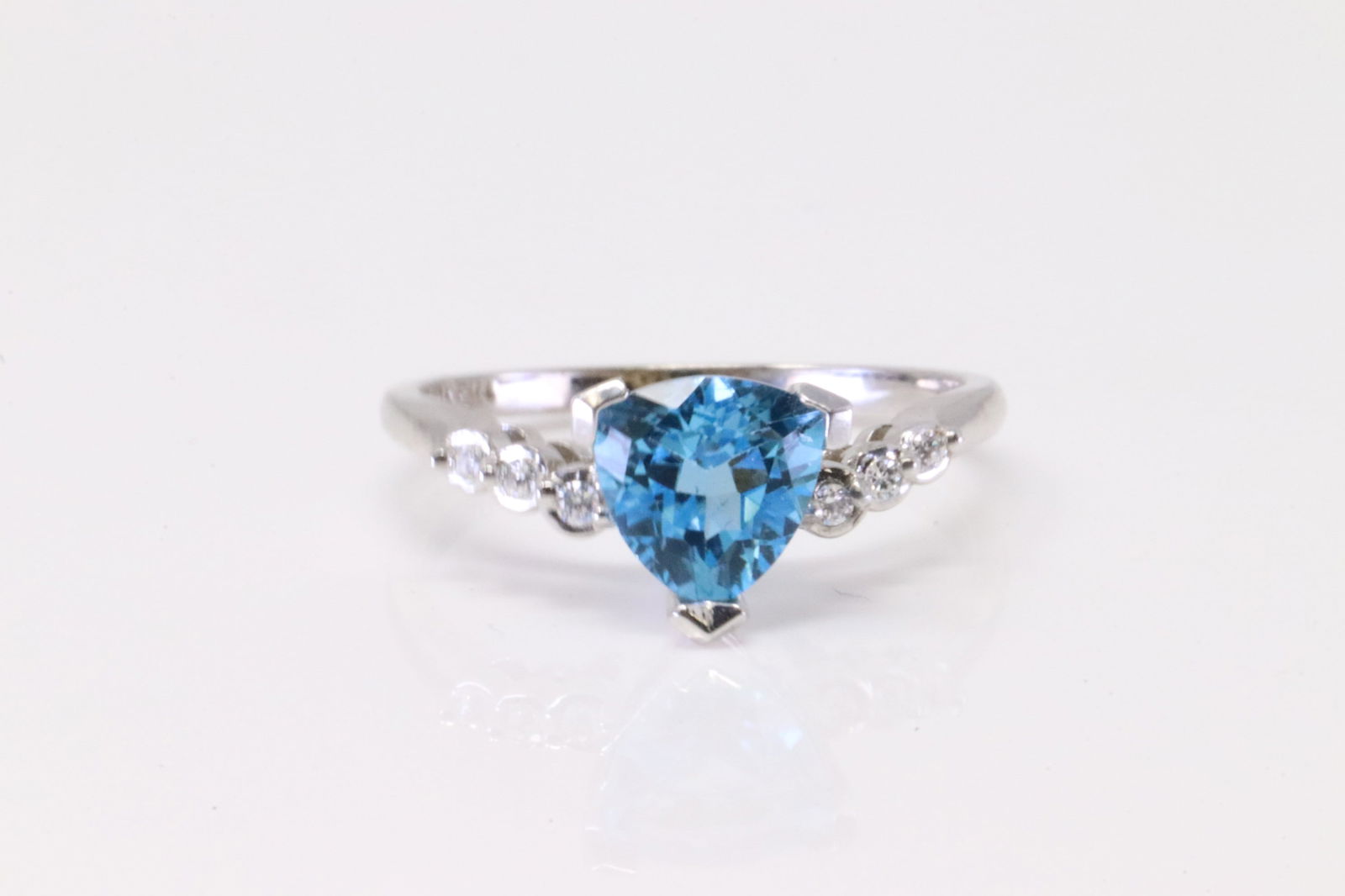 Blue Topaz & Diamond Ring 10Kt. (1 of 4)