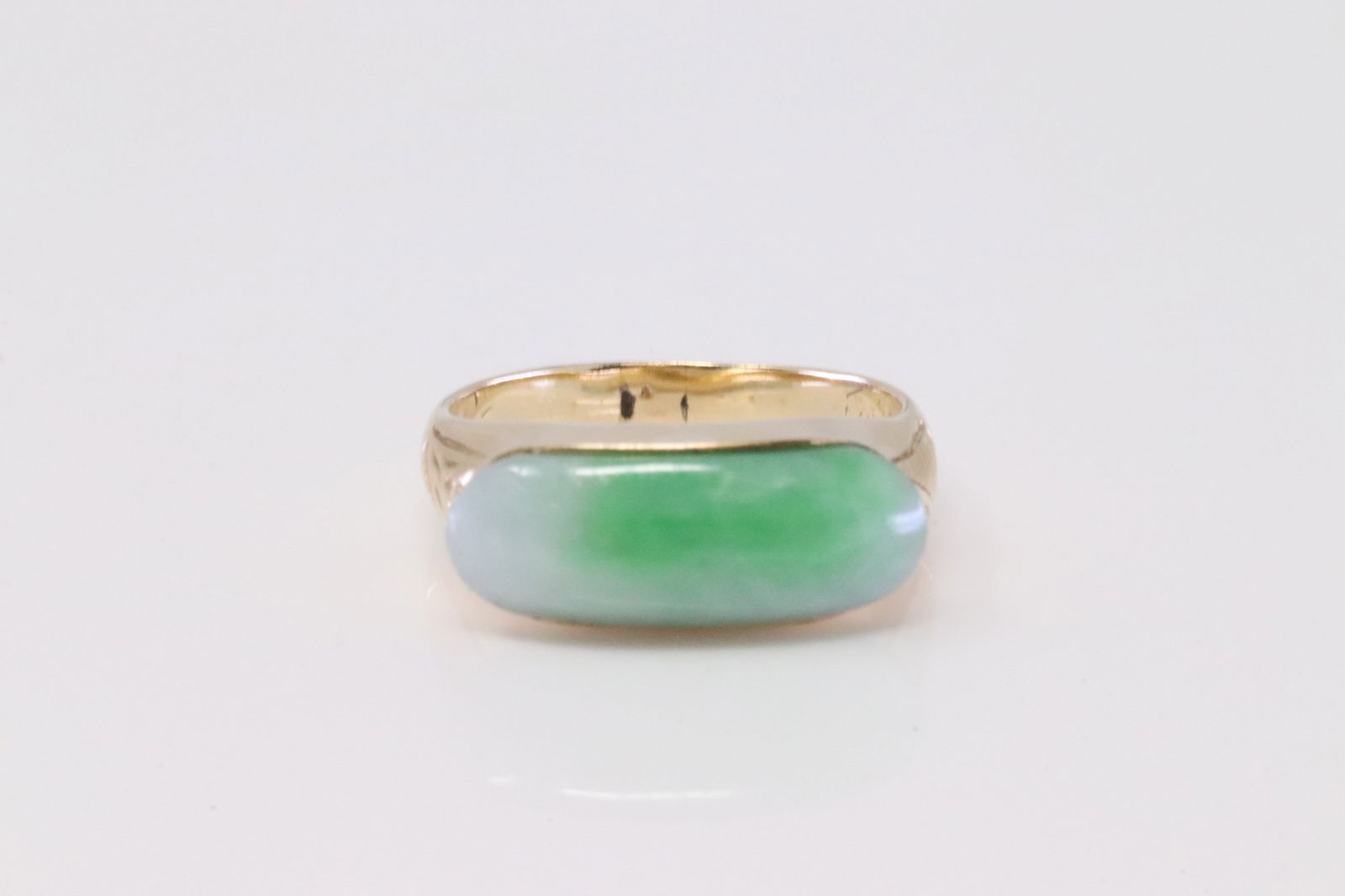 Jade Ring 18Kt. (1 of 4)