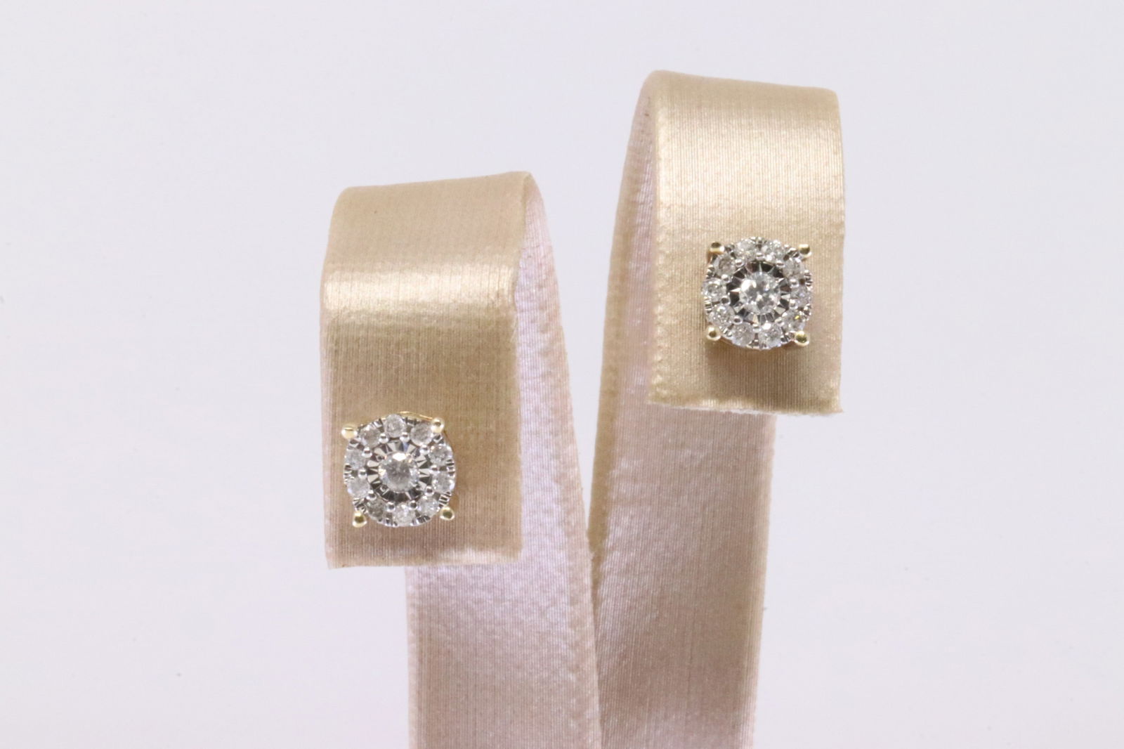 Diamond Stud Earring 14Kt. (1 of 4)