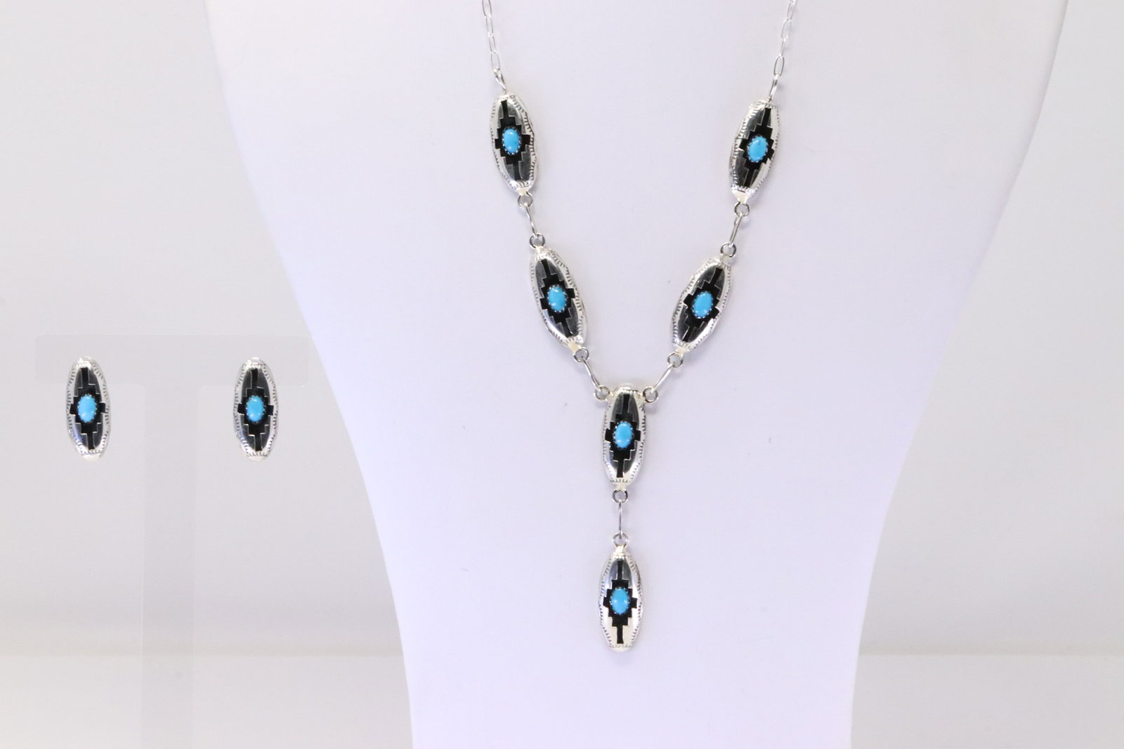 Native America Navajo Sterling Silver Turquoise Necklace & Earring's Set By Felix Perry.: This is a Native America Navajo Sterling Silver Turquoise Necklace & Earring's Set By Felix Perry. Necklace length: 20.00"