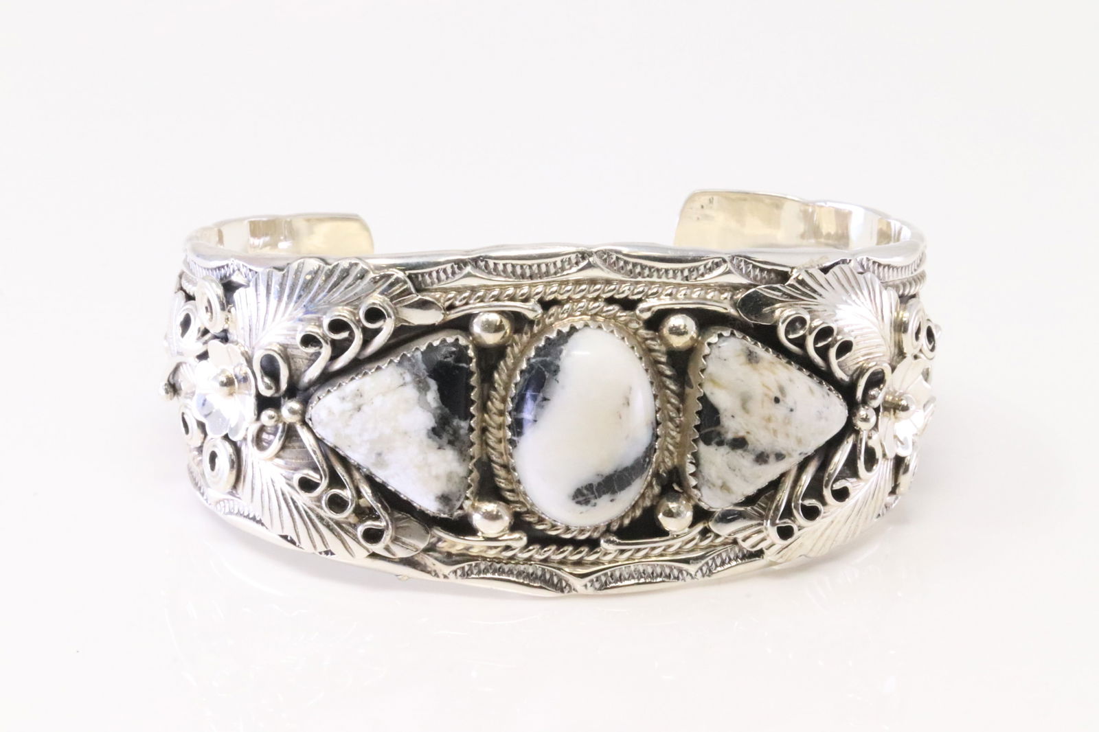 Native America Navajo Sterling Silver White Buffalo Bracelet Cuff By Davey Morgan. (1 of 4)