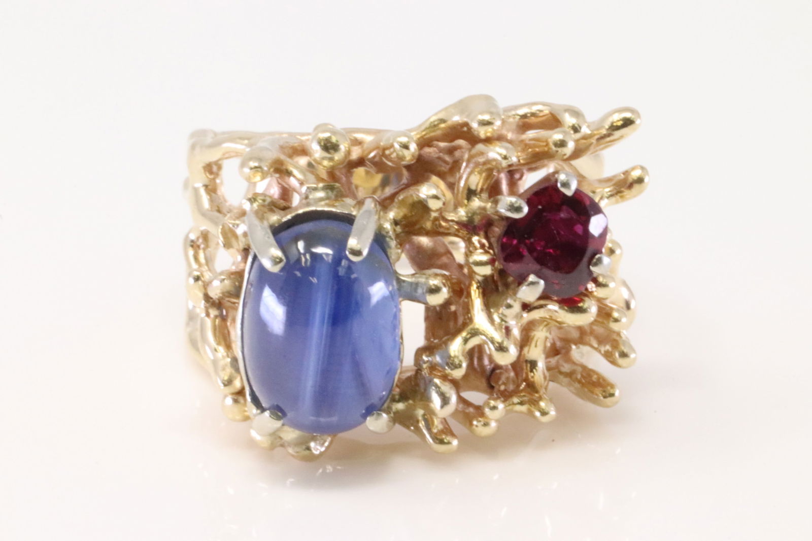 14Kt Yellow Gold Star Sapphire / Ruby Ring. (1 of 4)