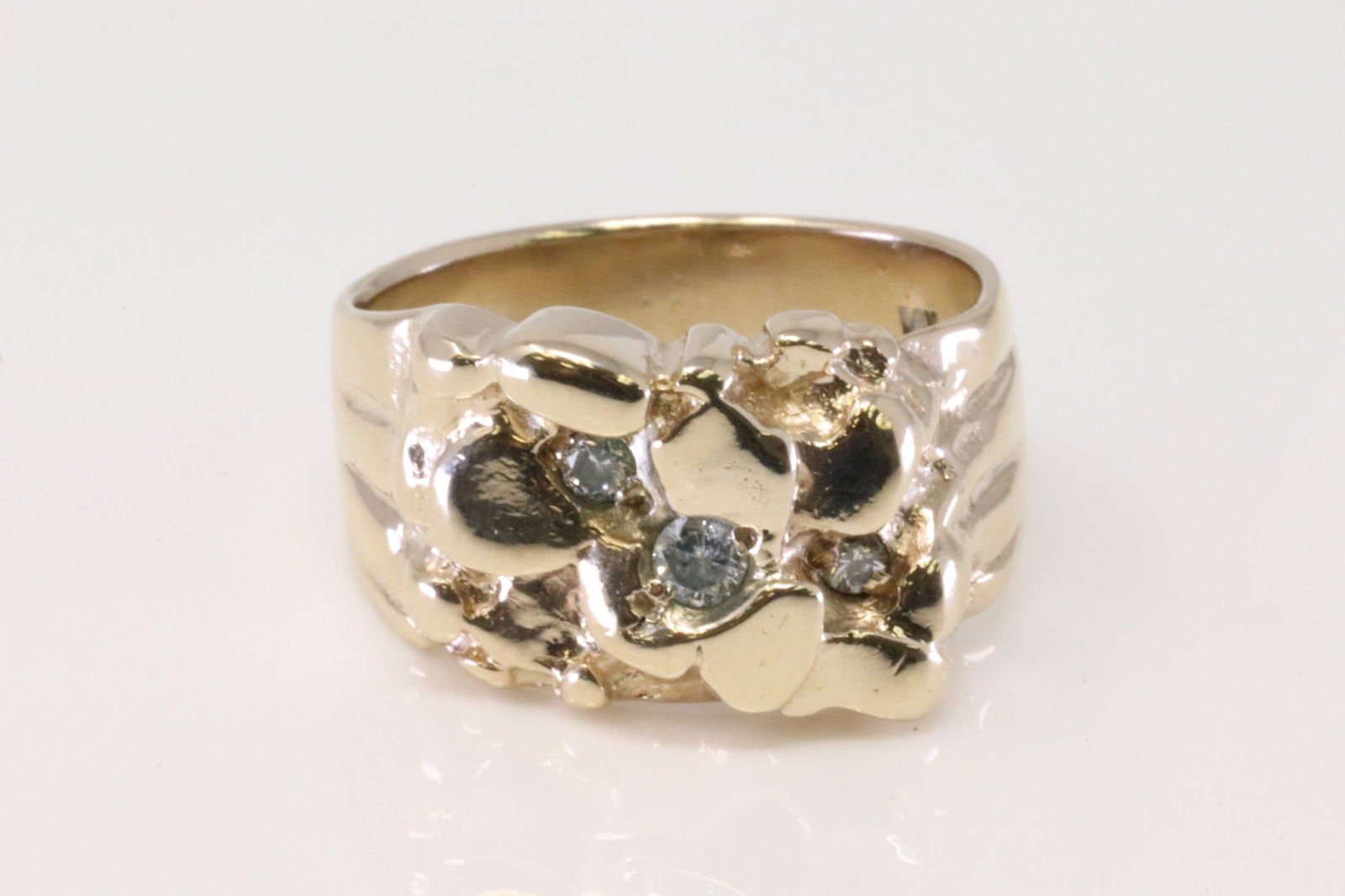 14Kt Nugget Yellow Gold Diamond Ring. (1 of 4)