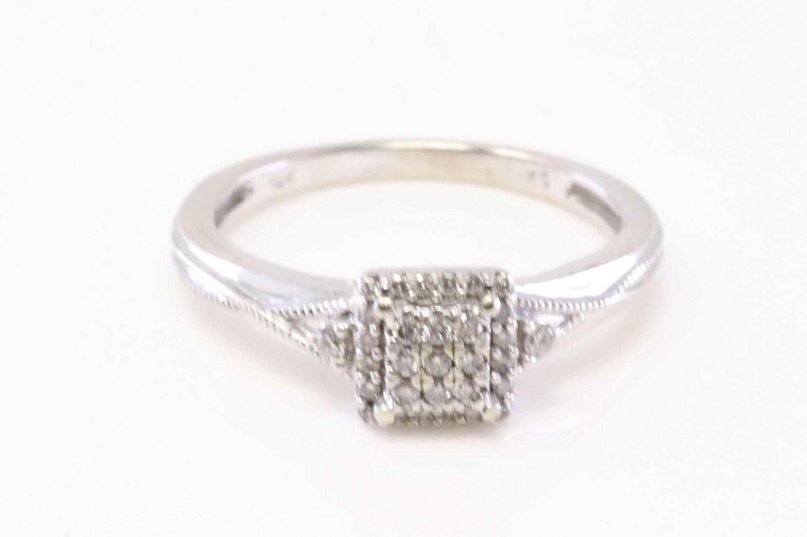 Diamond Ring 10Kt. (1 of 4)