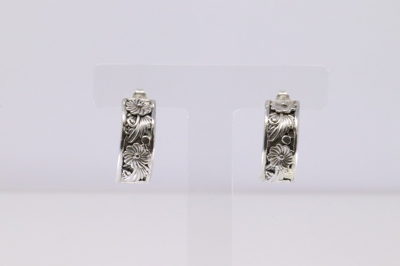 Native America Navajo Sterling Silver Floral Hoop Earring's By Tom Dinetso.: This is a Native America Navajo Sterling Silver Floral Hoop Earring's By Tom Dinetso.