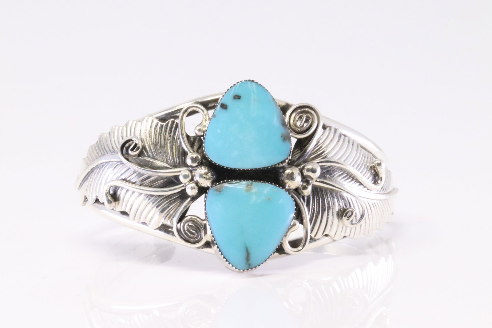 Native America Navajo Sterling Silver Turquoise Bracelet Cuff By Gilbert Smith.: This is a Native America Navajo Sterling Silver Turquoise Bracelet Cuff By Gilbert Smith.