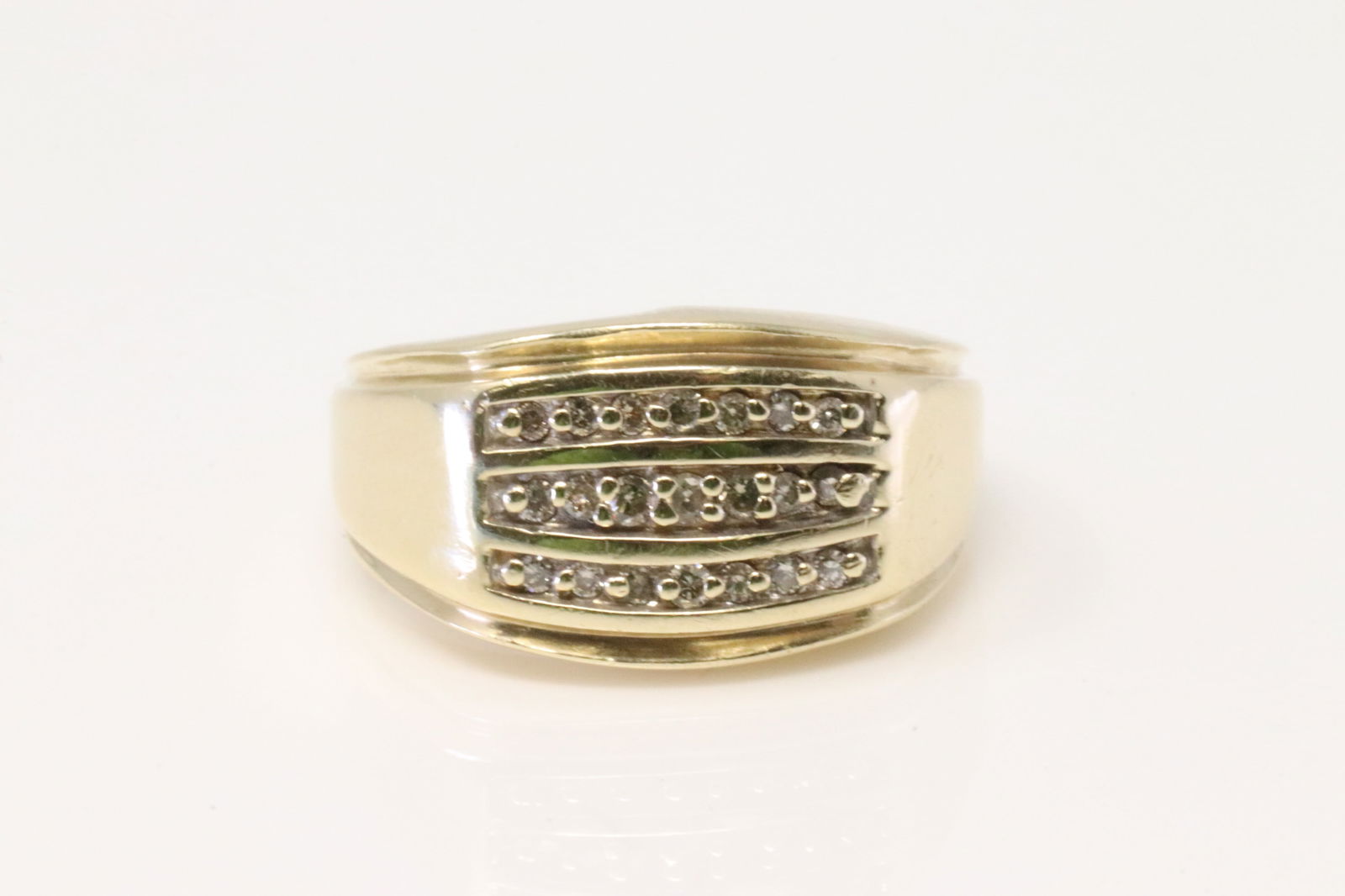 Diamond Ring 10Kt. (1 of 4)