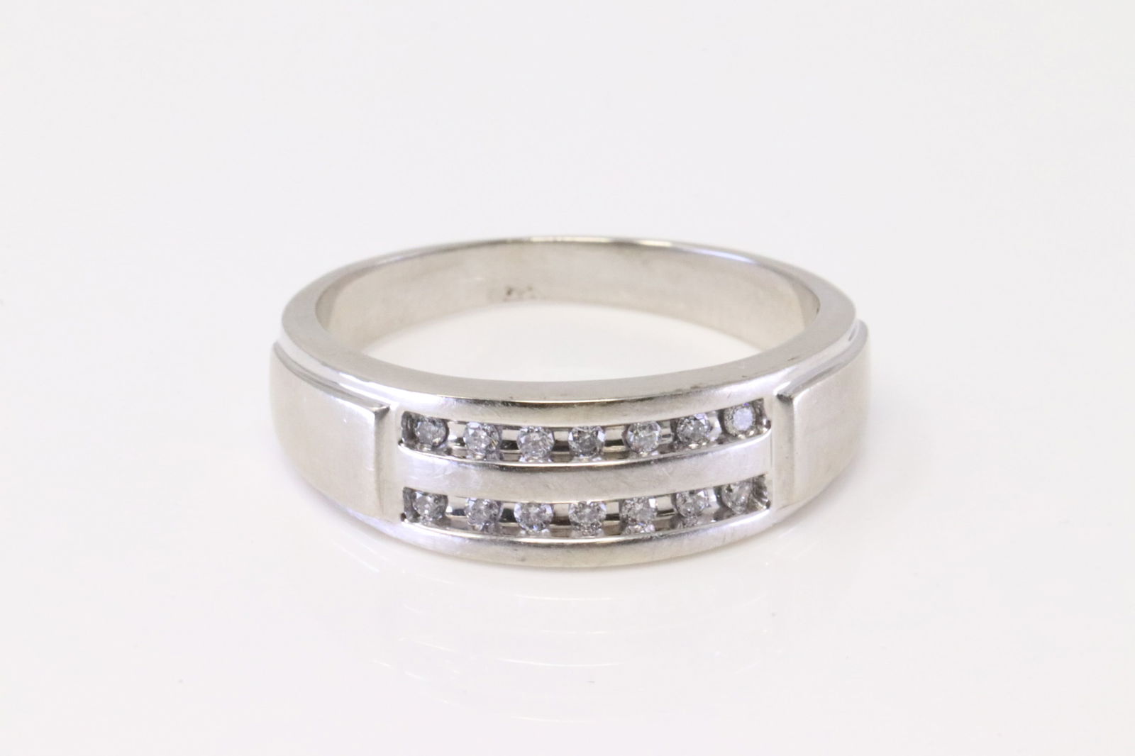Diamond Ring 14Kt. (1 of 4)