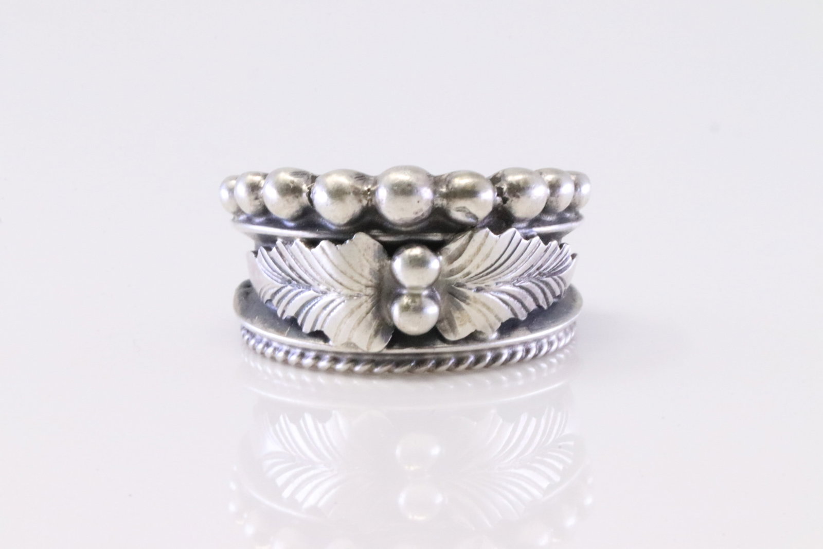 Native America Navajo Sterling Silver Solid Ring By Tom Lewis.: This is a Native America Navajo Sterling Silver Solid Ring By Tom Lewis. Ring size: 7.75.