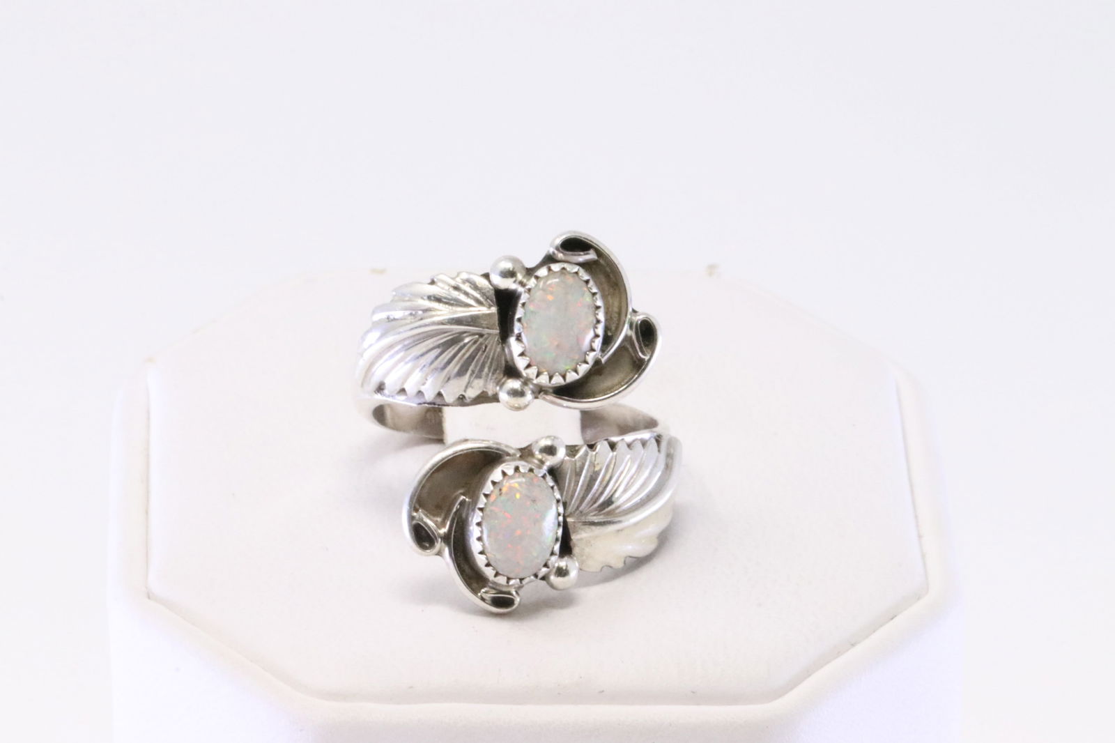 Native America Navajo Sterling Silver Synthetic Opal Ring. (1 of 4)