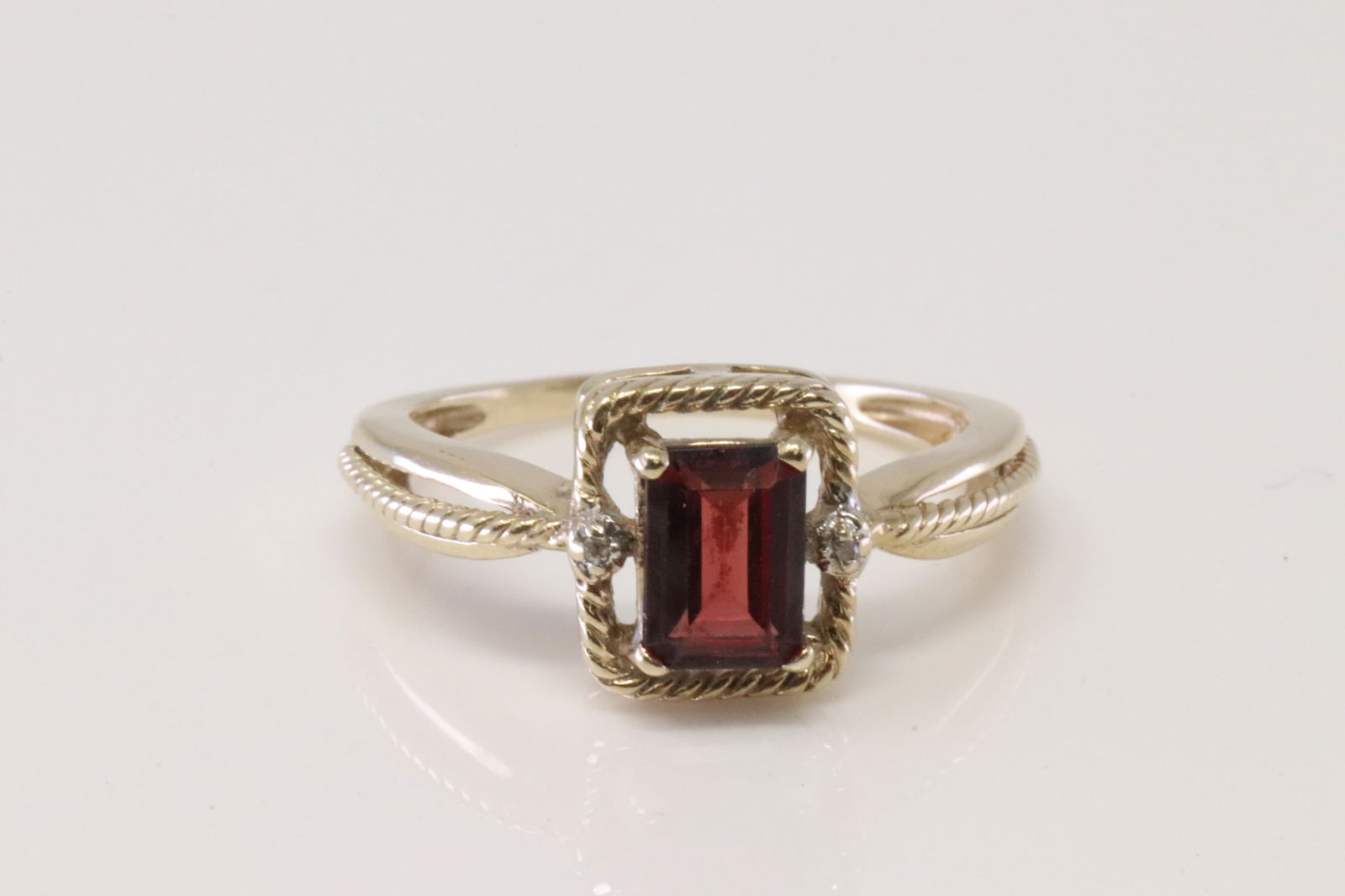 Garnet & Diamond Ring 10Kt. (1 of 4)