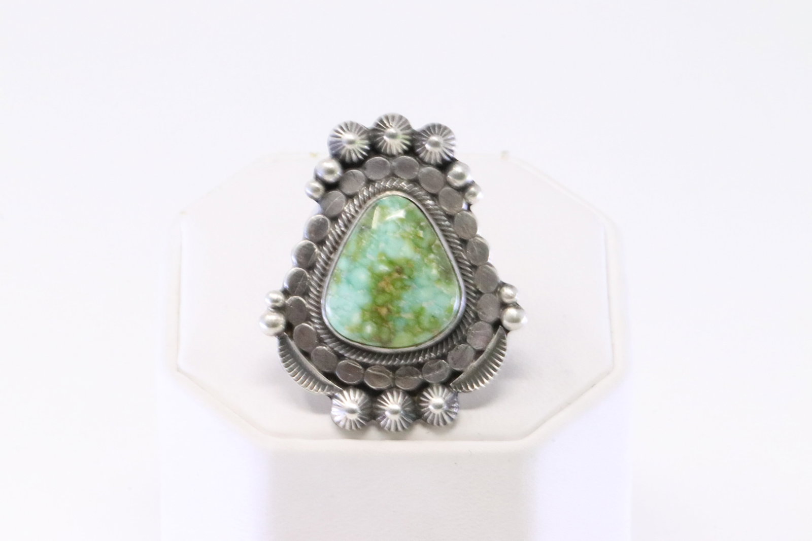 Native America Navajo Sterling Silver Sonora Gold Turquoise Ring By Tom Lewis.: This is a Native America Navajo Sterling Silver Sonora Gold Turquoise Ring By Tom Lewis. Ring size: 6.75