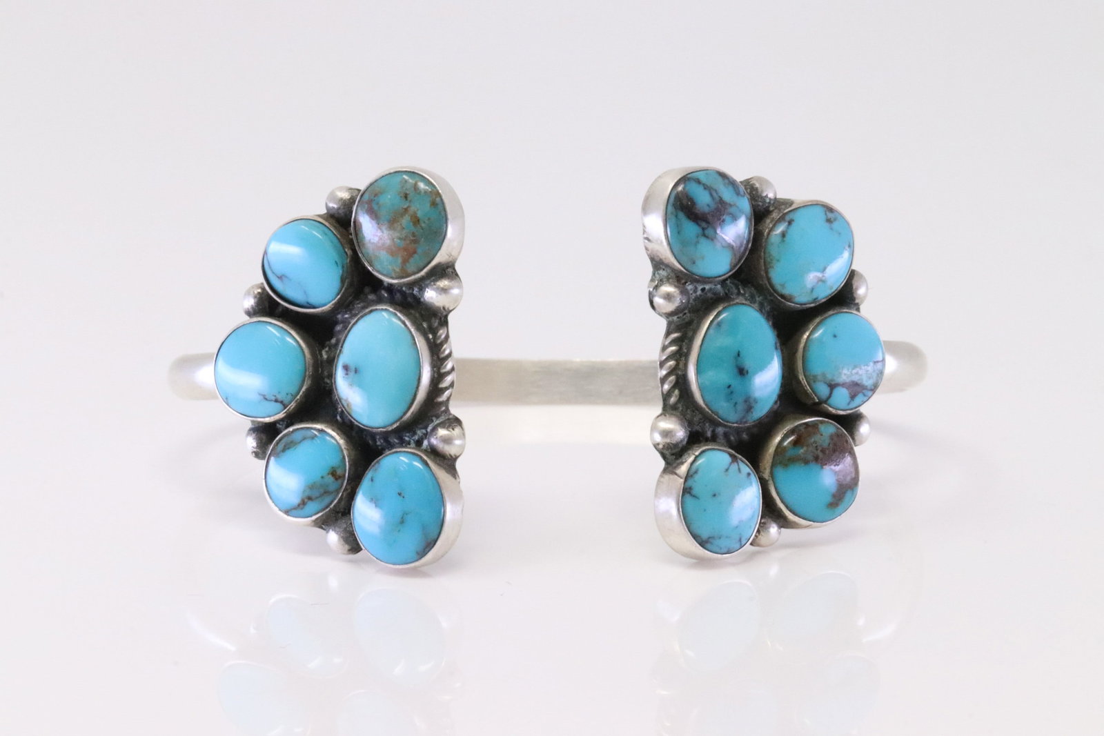 Native America Navajo Sterling Silver Kingman Turquoise Bracelet By Geraldine James.: This is a Native America Navajo Sterling Silver Kingman Turquoise Bracelet By Geraldine James.