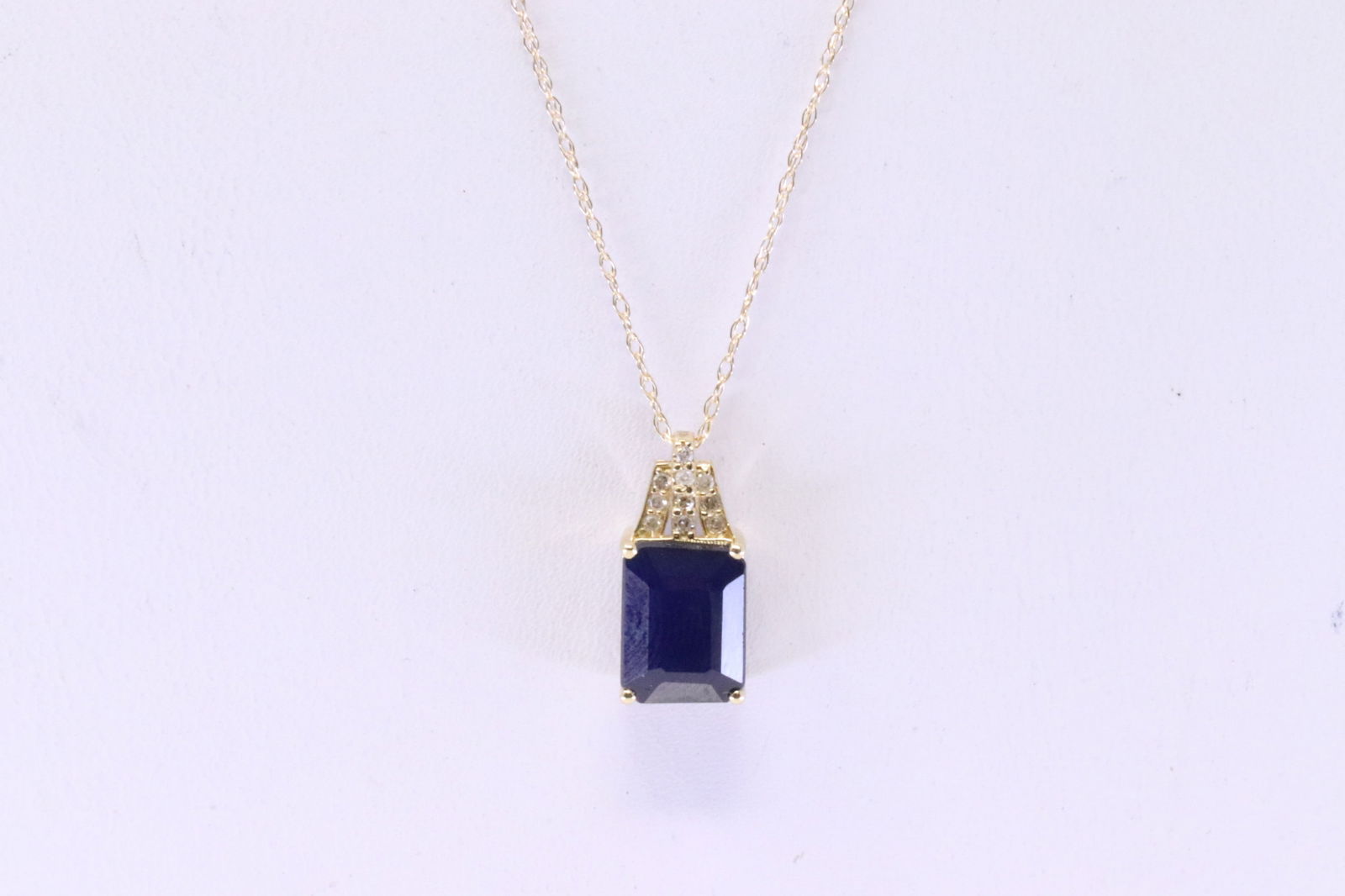 Sapphire & Diamond Pendant / Necklace 10Kt. (1 of 4)