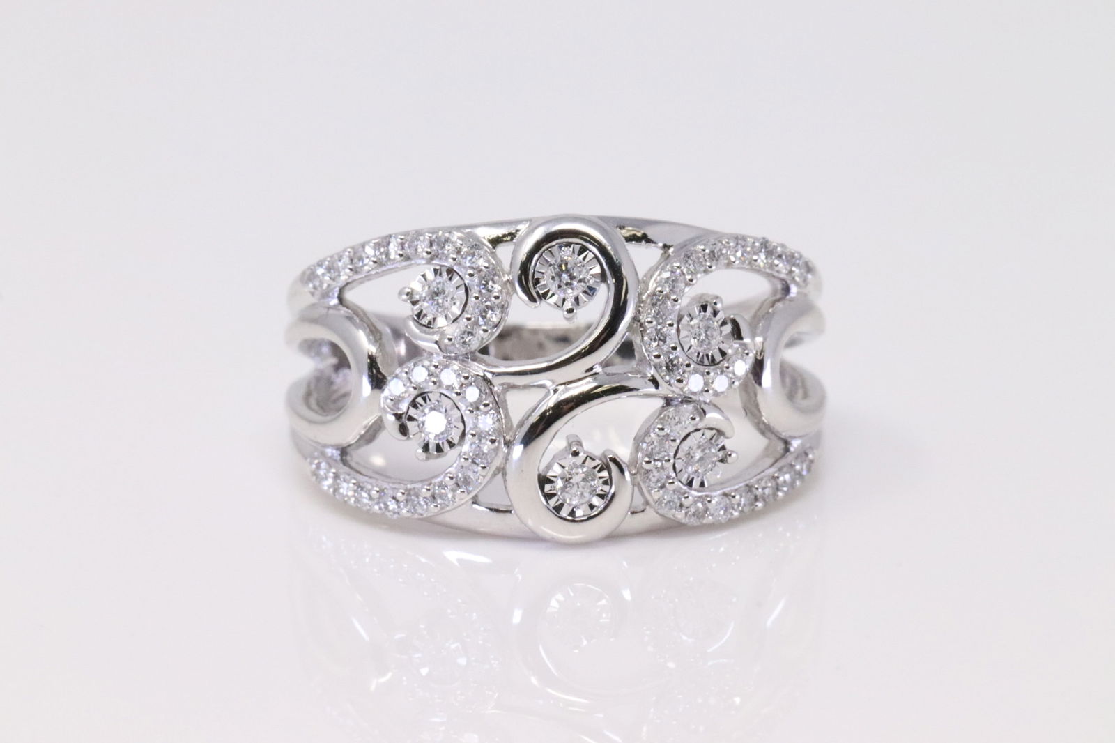 14Kt White Gold Diamond Ring. (1 of 4)