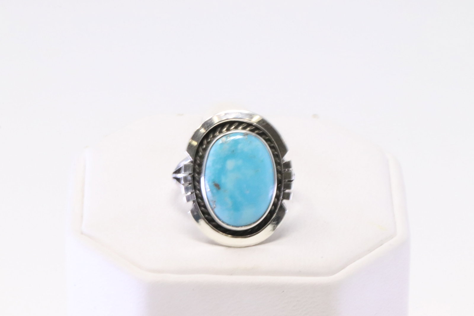 Native America Navajo Sterling Silver Turquoise Ring By Samuel Yellowhair.: This is a Native America Navajo Sterling Silver Turquoise Ring By Samuel Yellowhair. Ring size: 6.50.