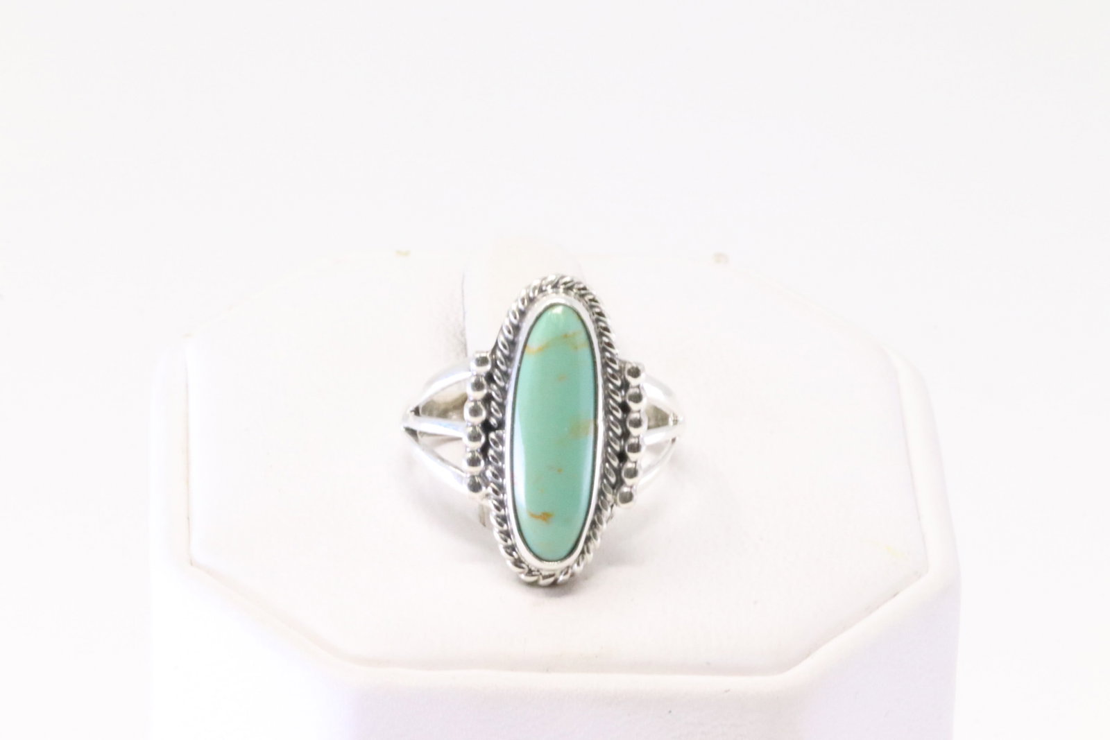 Native America Navajo Sterling Silver Turquoise Ring By Samuel Yellowhair.: This is a Native America Navajo Sterling Silver Turquoise Ring By Samuel Yellowhair. Ring size: 6.50.