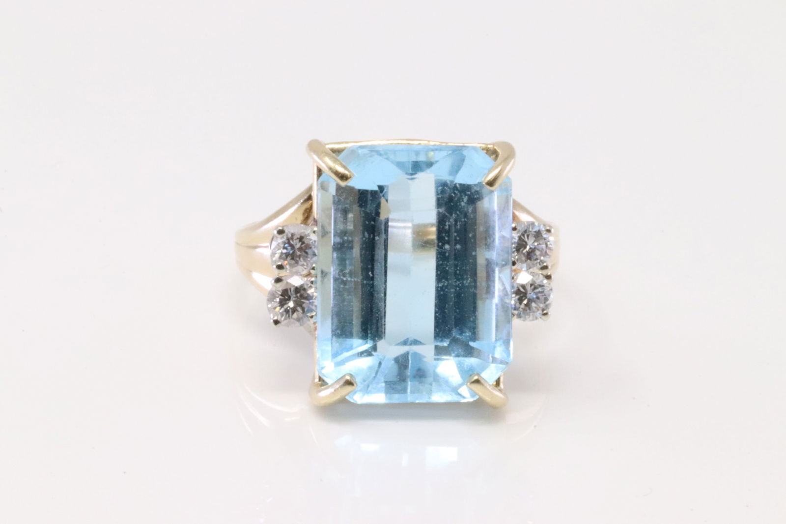 Aquamarine & Diamond Ring 14Kt. (1 of 4)