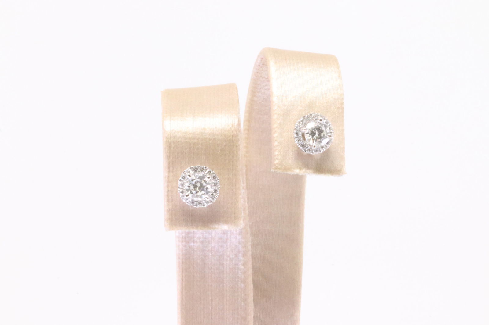 Diamond Stud Earring 18Kt. (1 of 4)