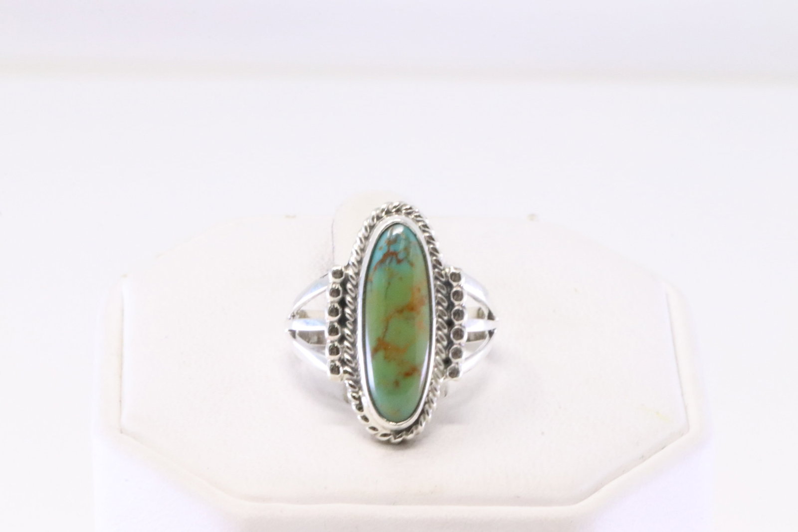 Native America Navajo Sterling Silver Turquoise Ring By Samuel Yellowhair.: This is a Native America Navajo Sterling Silver Turquoise Ring By Samuel Yellowhair. Ring size: 5.50.