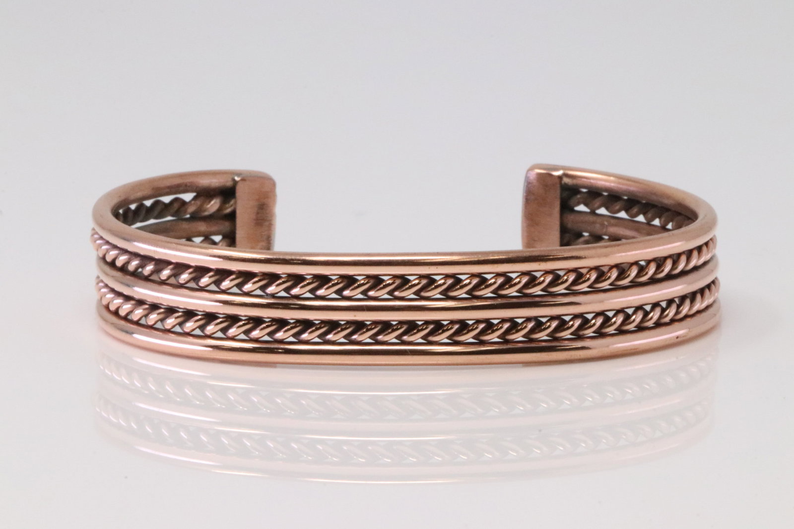Native America Navajo Cooper Bracelet Cuff By Elaine Tahe.: This is a Native America Navajo Cooper Bracelet Cuff By Elaine Tahe.
