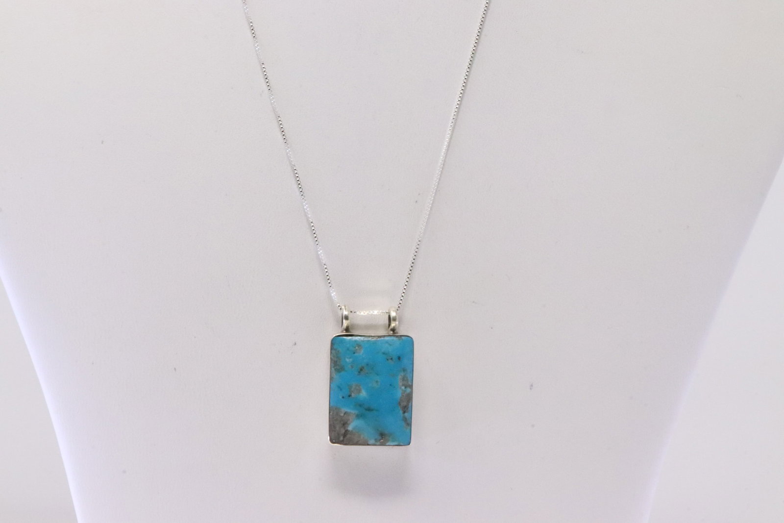 Native America Navajo Sterling Silver Turquoise Necklace By Gilbert Smith.: This is a Native America Navajo Sterling Silver Turquoise Necklace By Gilbert Smith. Necklace length: 18.00"