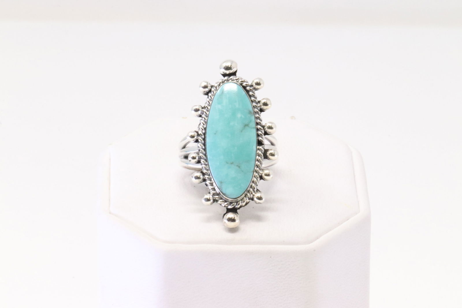 Native America Navajo Sterling Silver Turquoise Ring By Mike Smith.: This is a Native America Navajo Sterling Silver Turquoise Ring By Mike Smith. Ring size: 7.00.