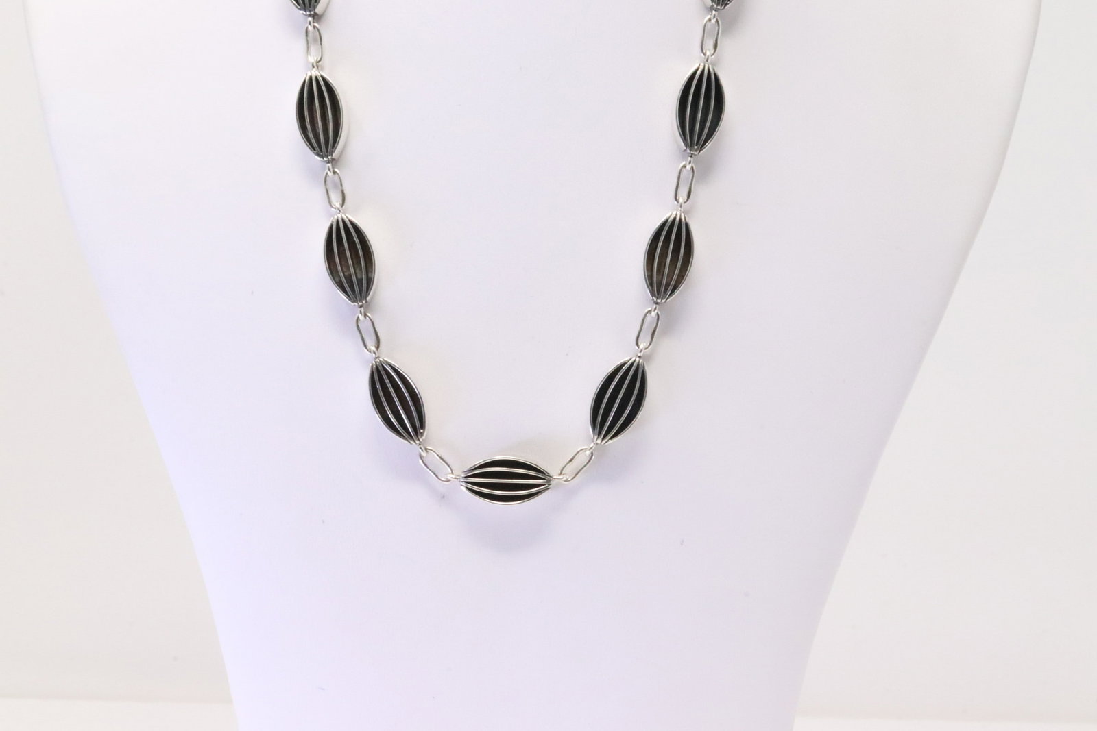 Native America Navajo Sterling Silver Contemporary Necklace By James Bahe.: This is a Native America Navajo Sterling Silver Contemporary Necklace By James Bahe. Necklace length: 18.00"