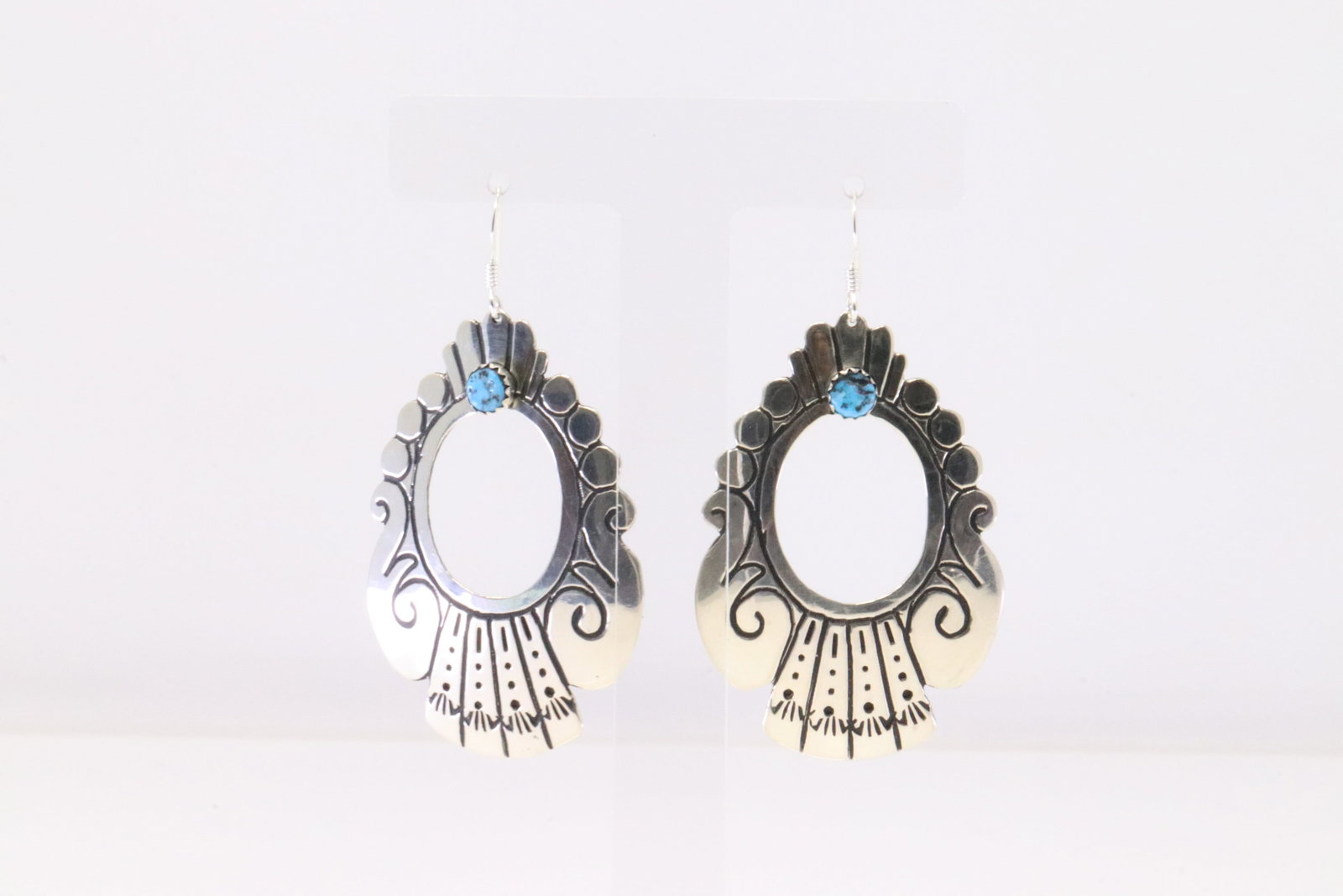 Native American Navajo Sterling Silver Turquoise Dangling Earring's By T&R Singer.: This is a Native American Navajo Sterling Silver Turquoise Dangling Earring's By T&R Singer.
