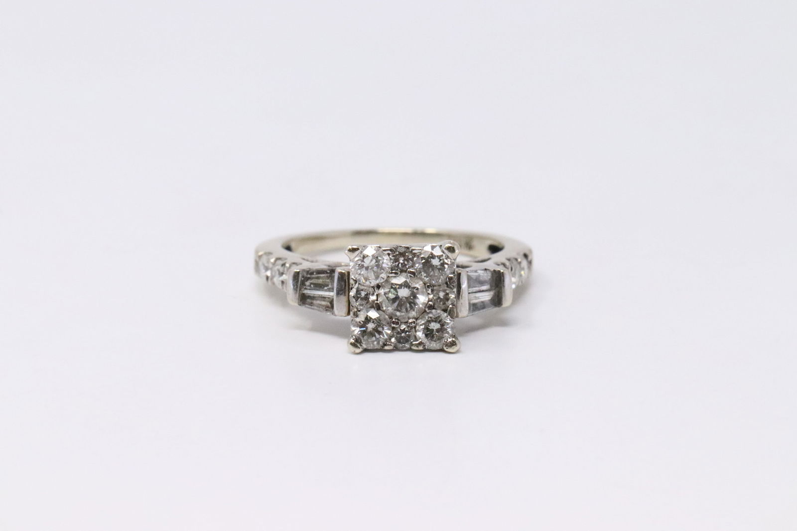 14KT Lady White Diamond Gold. (1 of 4)