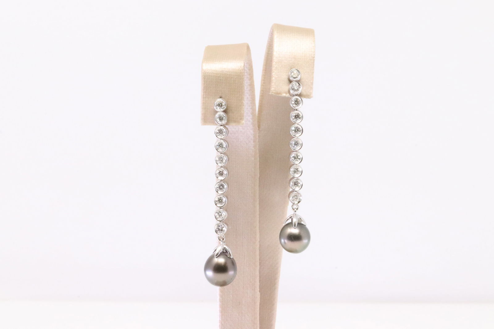 Pearl & Diamond Earring 18Kt. (1 of 4)