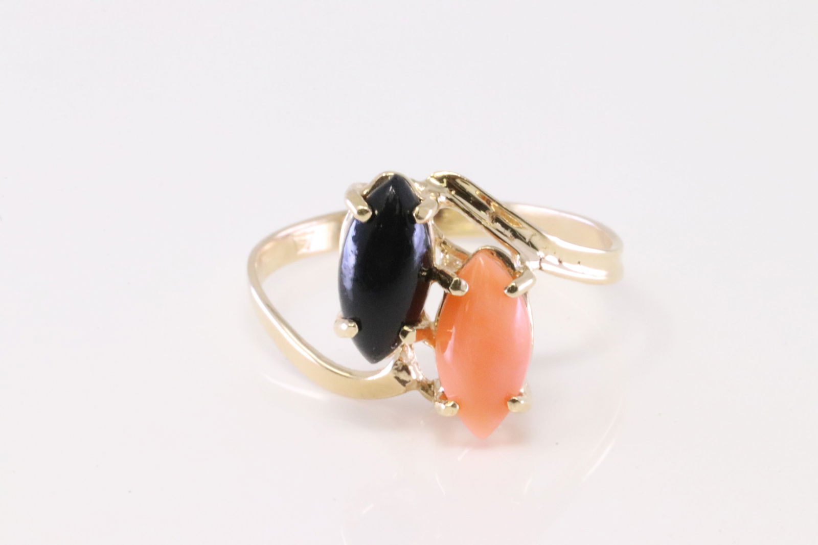 Coral & Black Onix Ring 14Kt. (1 of 4)