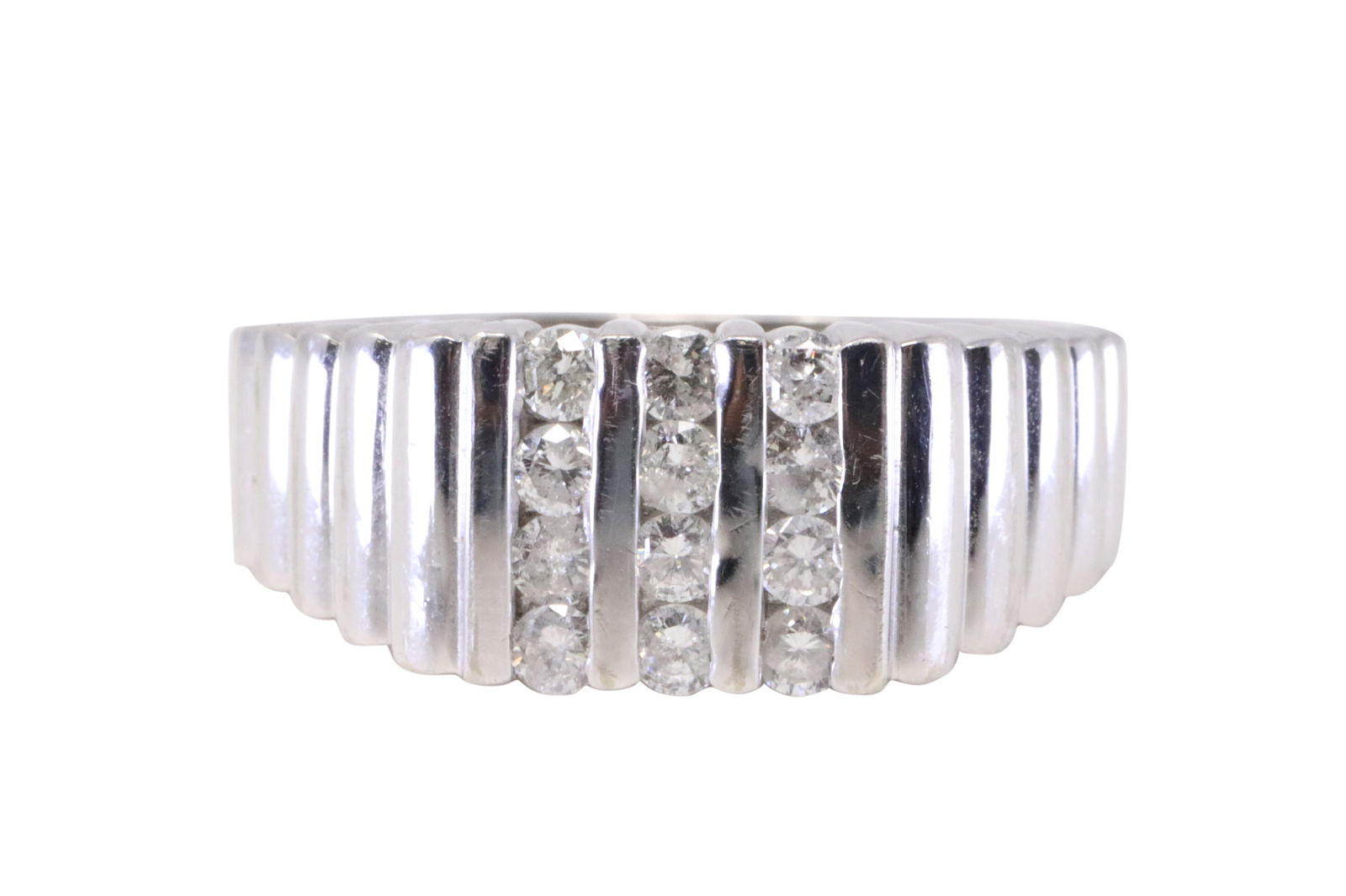 14Kt White Gold Diamond Ring. (1 of 4)