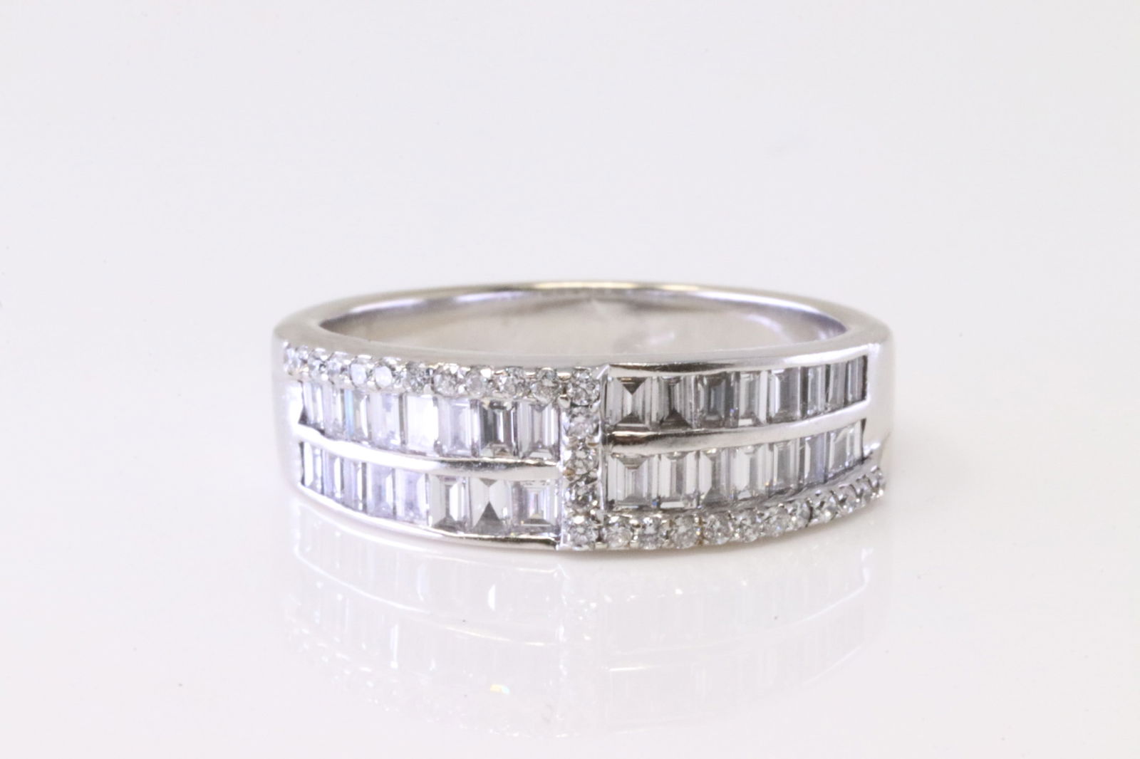 Diamond Ring 18Kt. (1 of 4)
