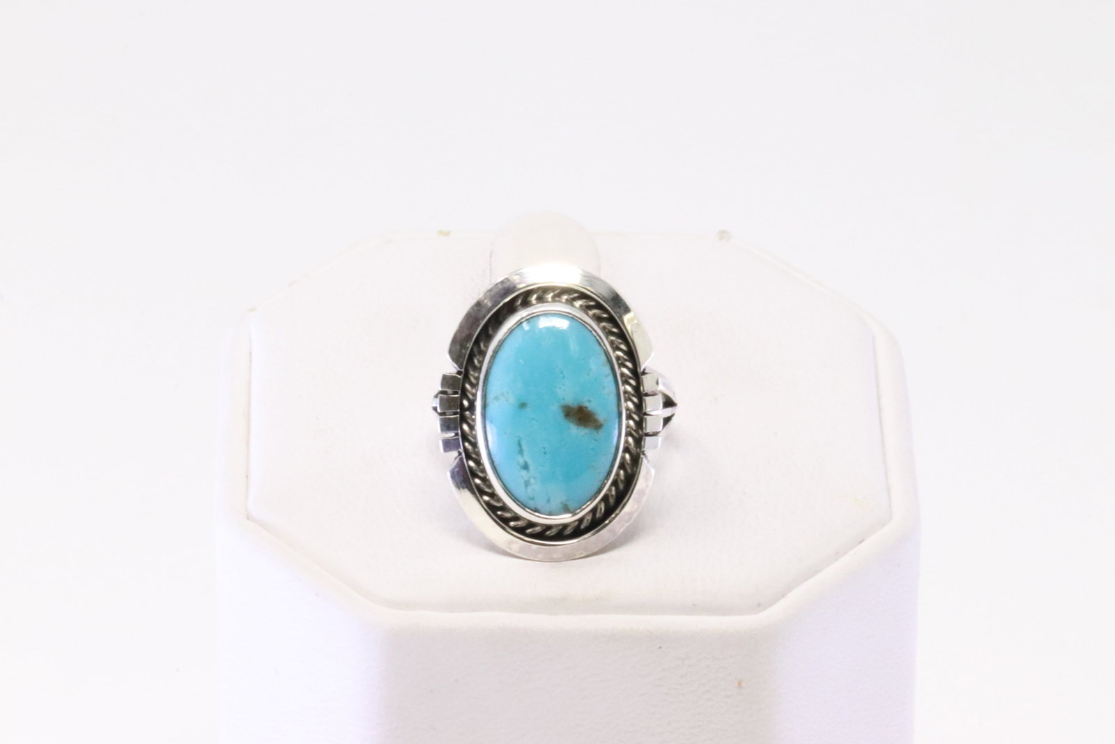 Native America Navajo Sterling Silver Turquoise Ring By Samuel Yellowhair.: This is a Native America Navajo Sterling Silver Turquoise Ring By Samuel Yellowhair. Ring size: 5.50.