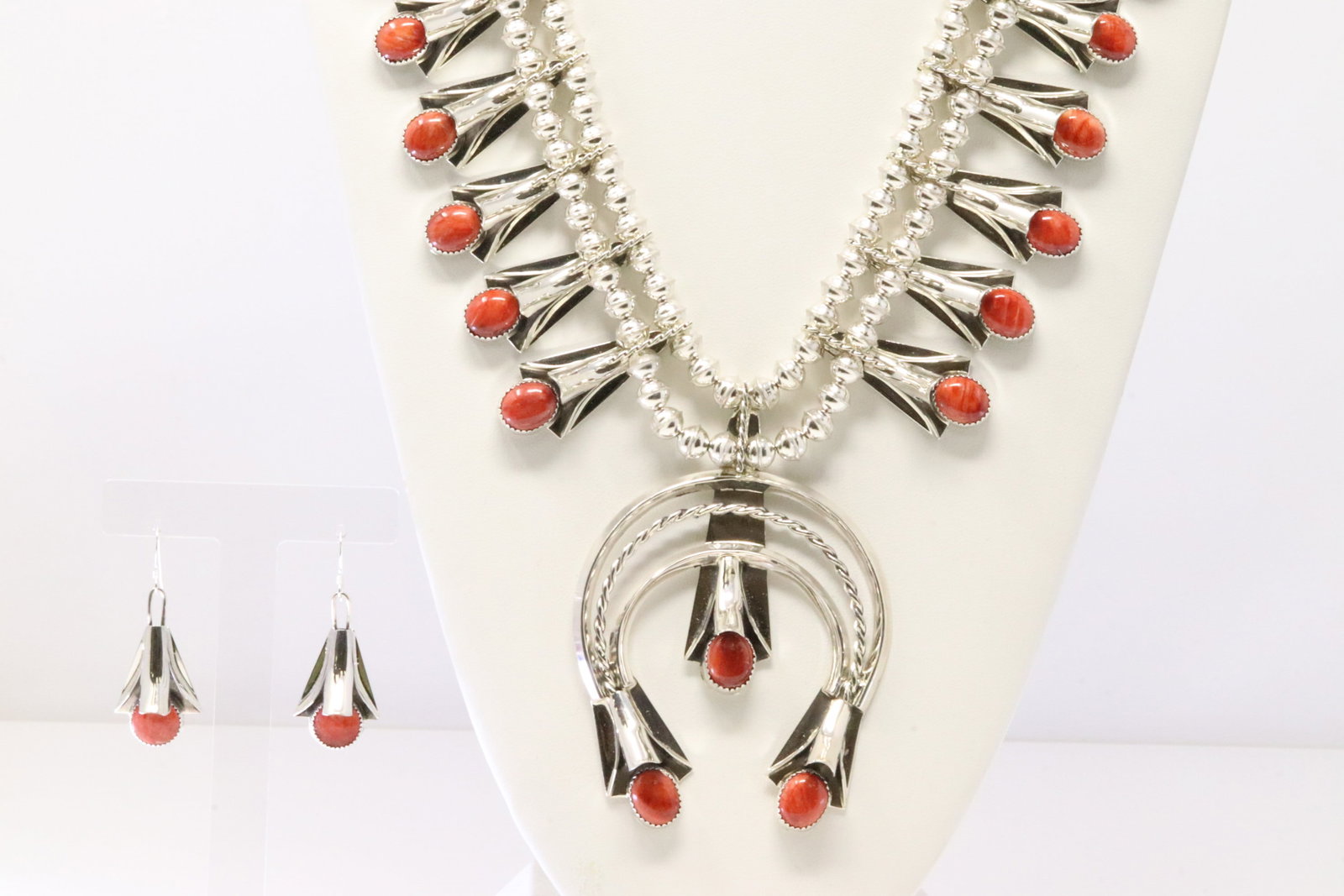 Native America Navajo Sterling Silver Spiny Oyster Squash Blossom Necklace & Earring's Set By L.Y.: This is a Native America Navajo Handmade Sterling Silver Spiny Oyster Squash Blossom Necklace & Earring's Set By L.Y. Necklace length: 24.00"