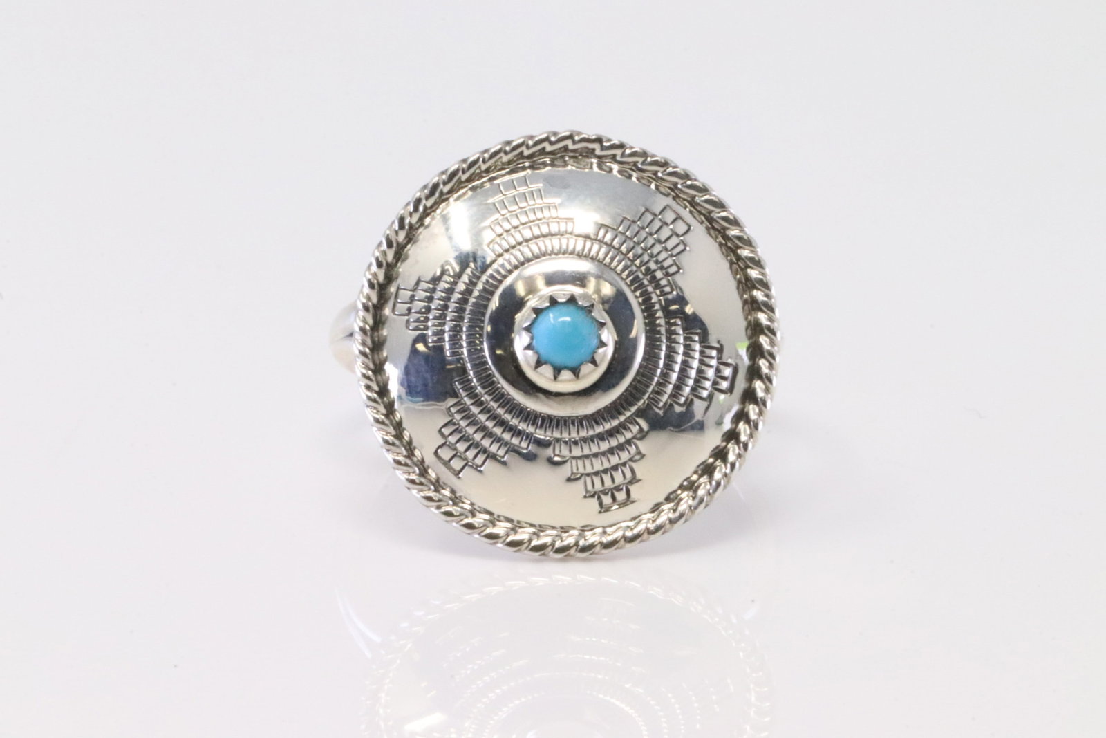 Native America Navajo Sterling Silver Turquoise Ring By Etta Larry.: This is a Native America Navajo Sterling Silver Turquoise Ring By Etta Larry. Ring size: 9.00.