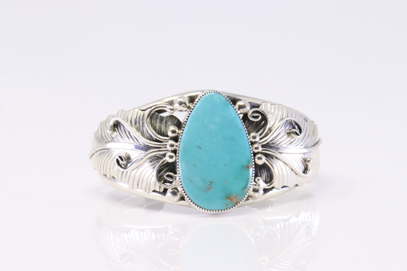 Native America Navajo Sterling Silver Turquoise Bracelet Leaf Cuff By Gilbert Smith.: This is a Native America Navajo Sterling Silver Turquoise Bracelet Leaf Cuff By Gilbert Smith.