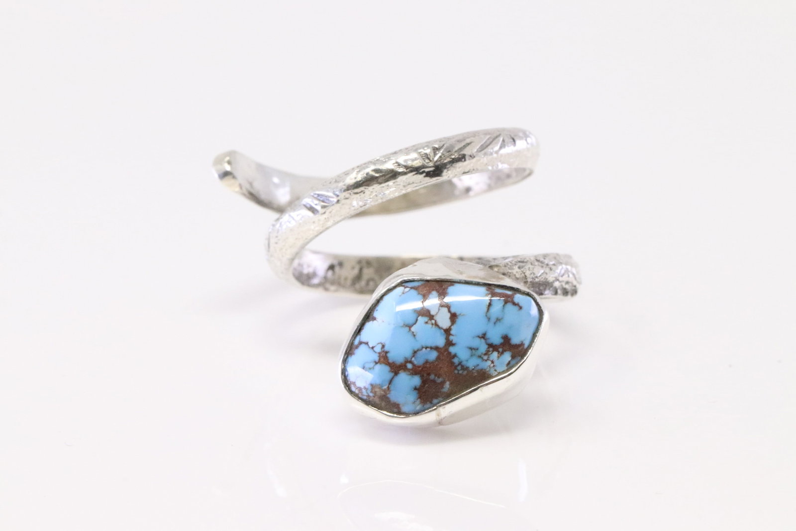 Native America Zuni Sterling Silver Golden Hills Turquoise Ring By Jude Candelaria.: This is a Native America Zuni Sterling Silver Golden Hills Turquoise Ring By Jude Candelaria. Ring size: 10.00.