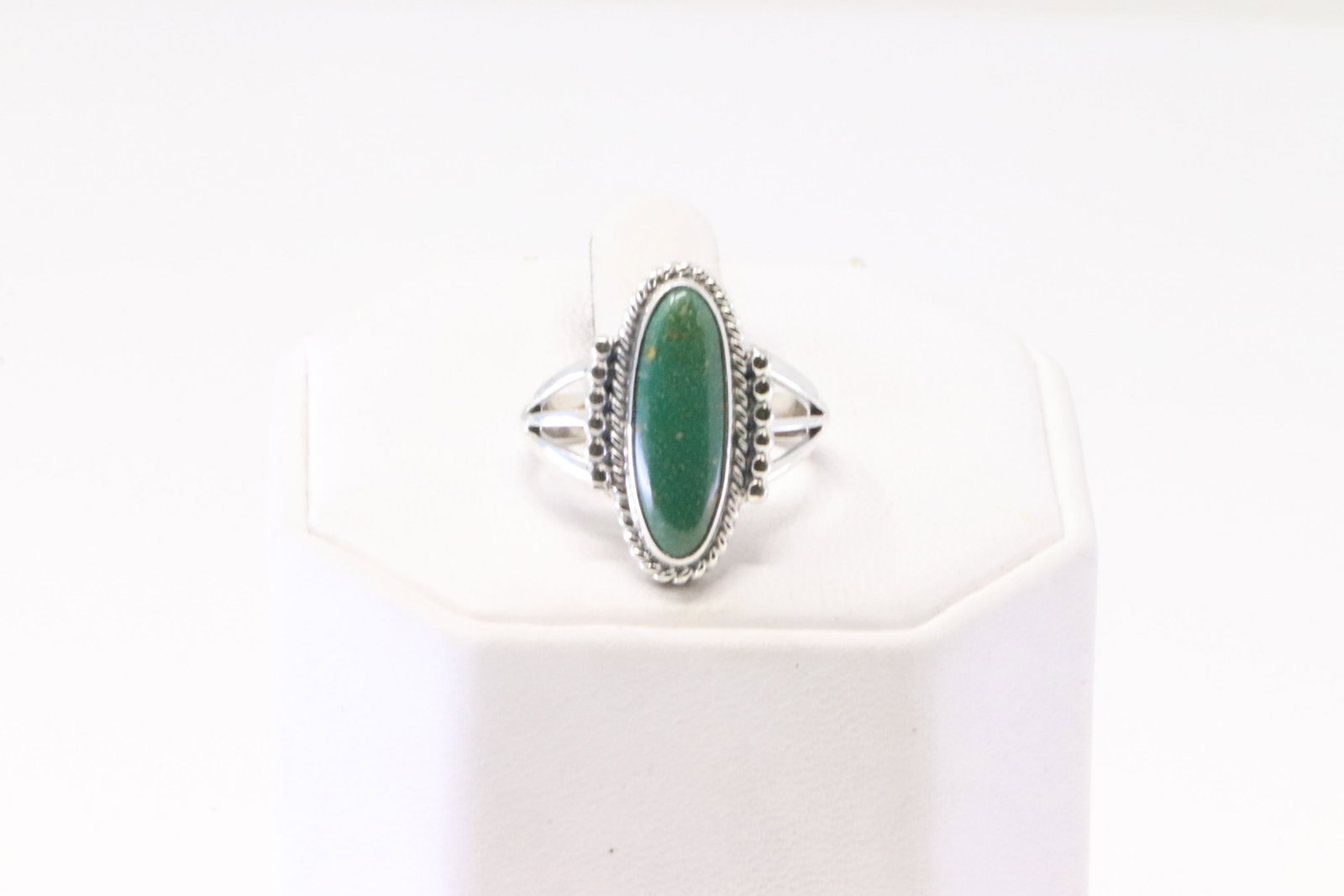 Native America Navajo Sterling Silver Turquoise Ring By Samuel Yellowhair.: This is a Native America Navajo Sterling Silver Turquoise Ring By Samuel Yellowhair. Ring size: 7.50.